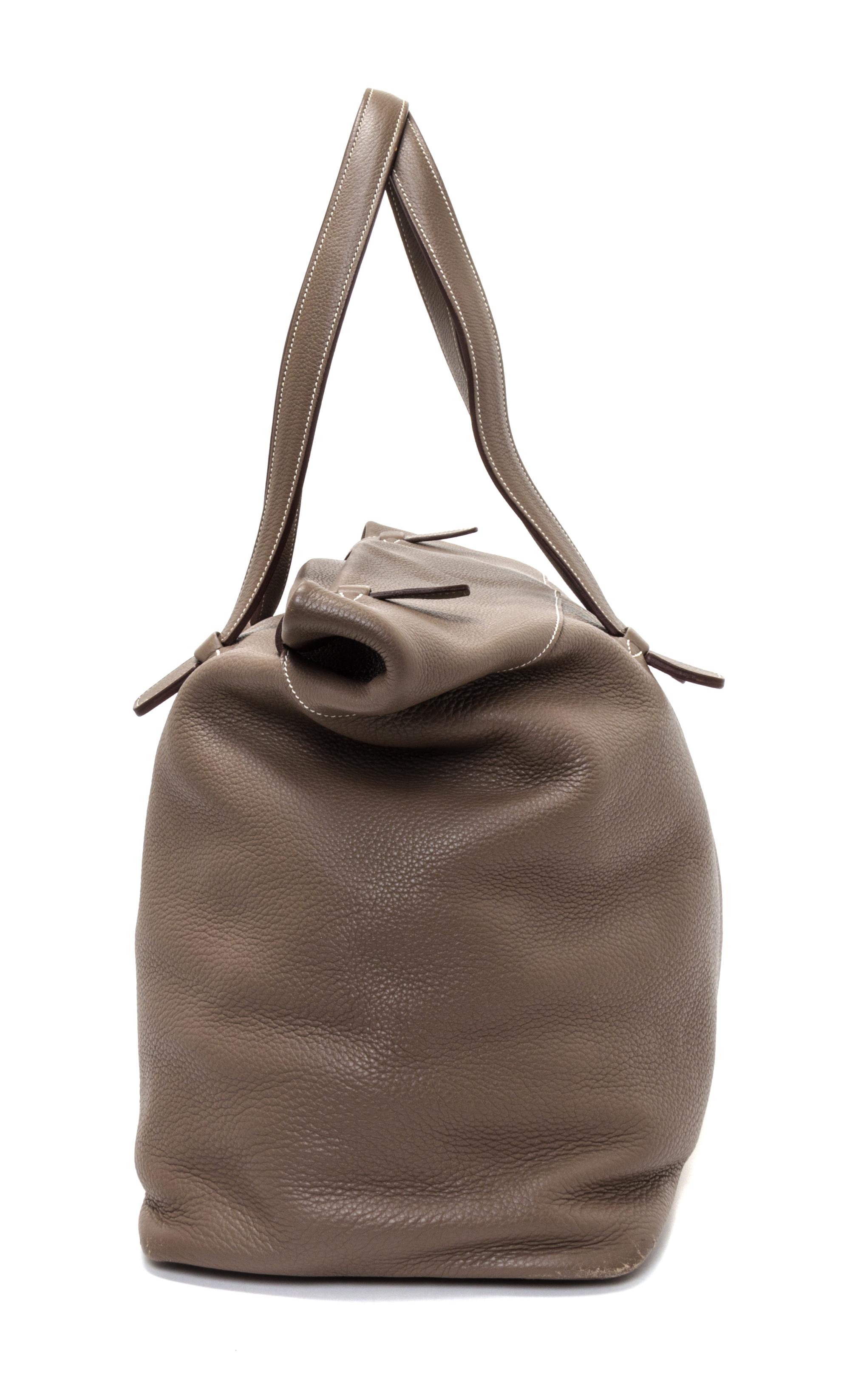 An Hermes Etoupe Leather Thar Travel Bag. 21.5" x 18" x 10".
