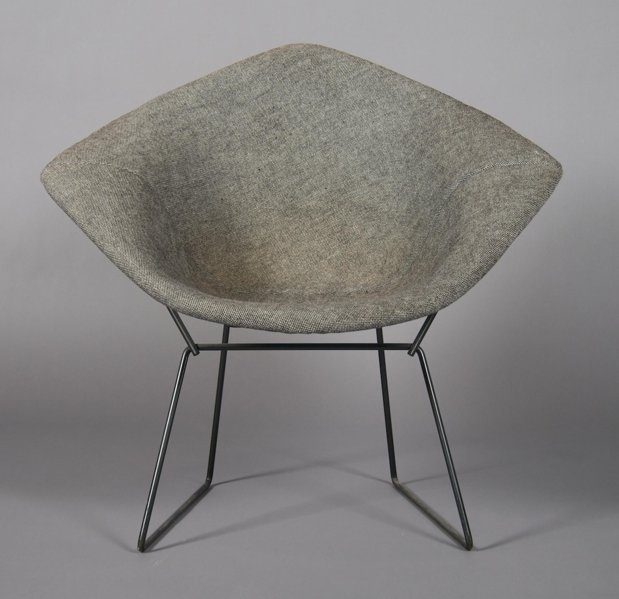 A Harry Bertoia Diamond Chair, Knoll, Height 30 1/2 inches.