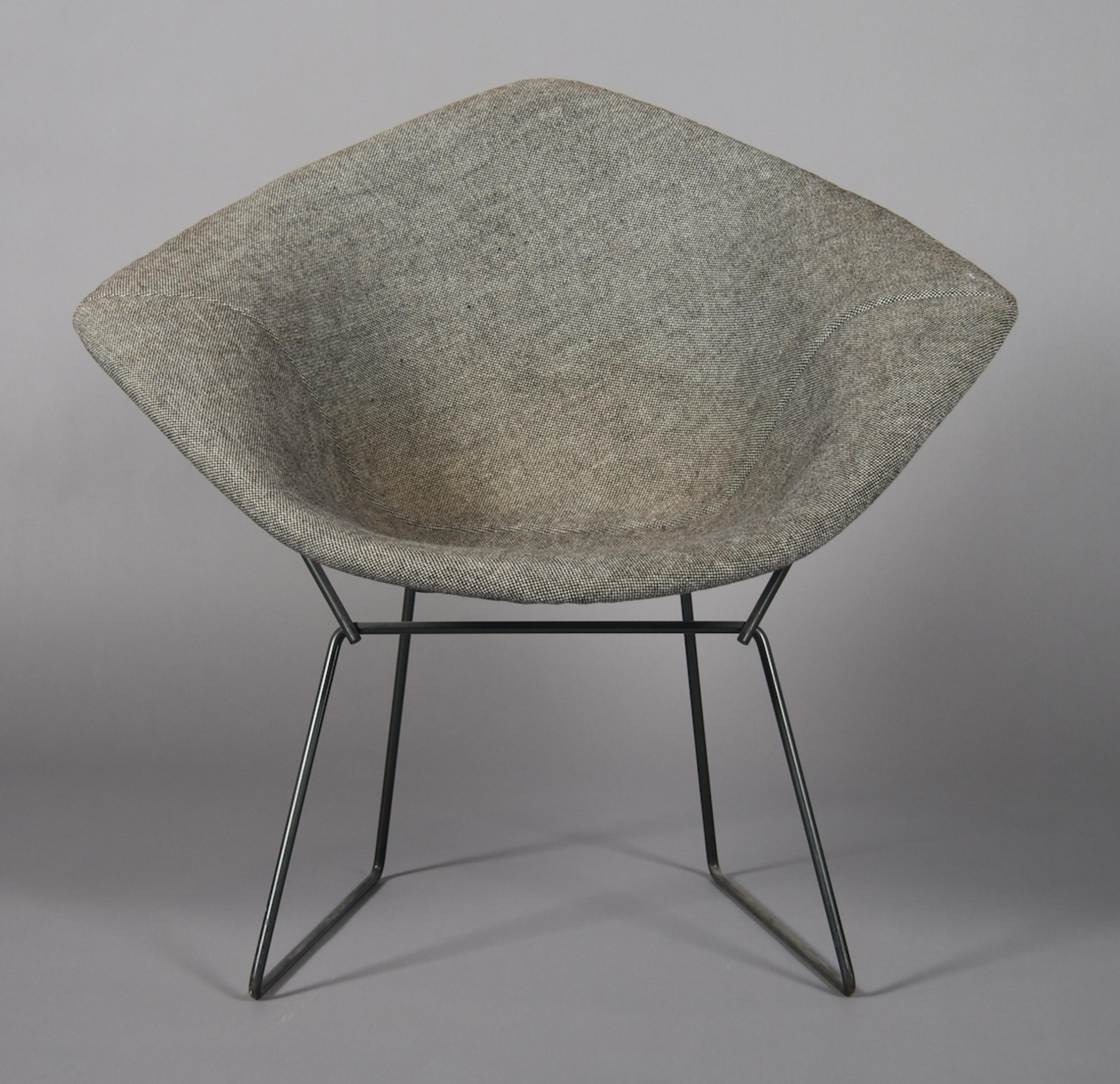 A Harry Bertoia Diamond Chair, Knoll, Height 30 1/2 inches.