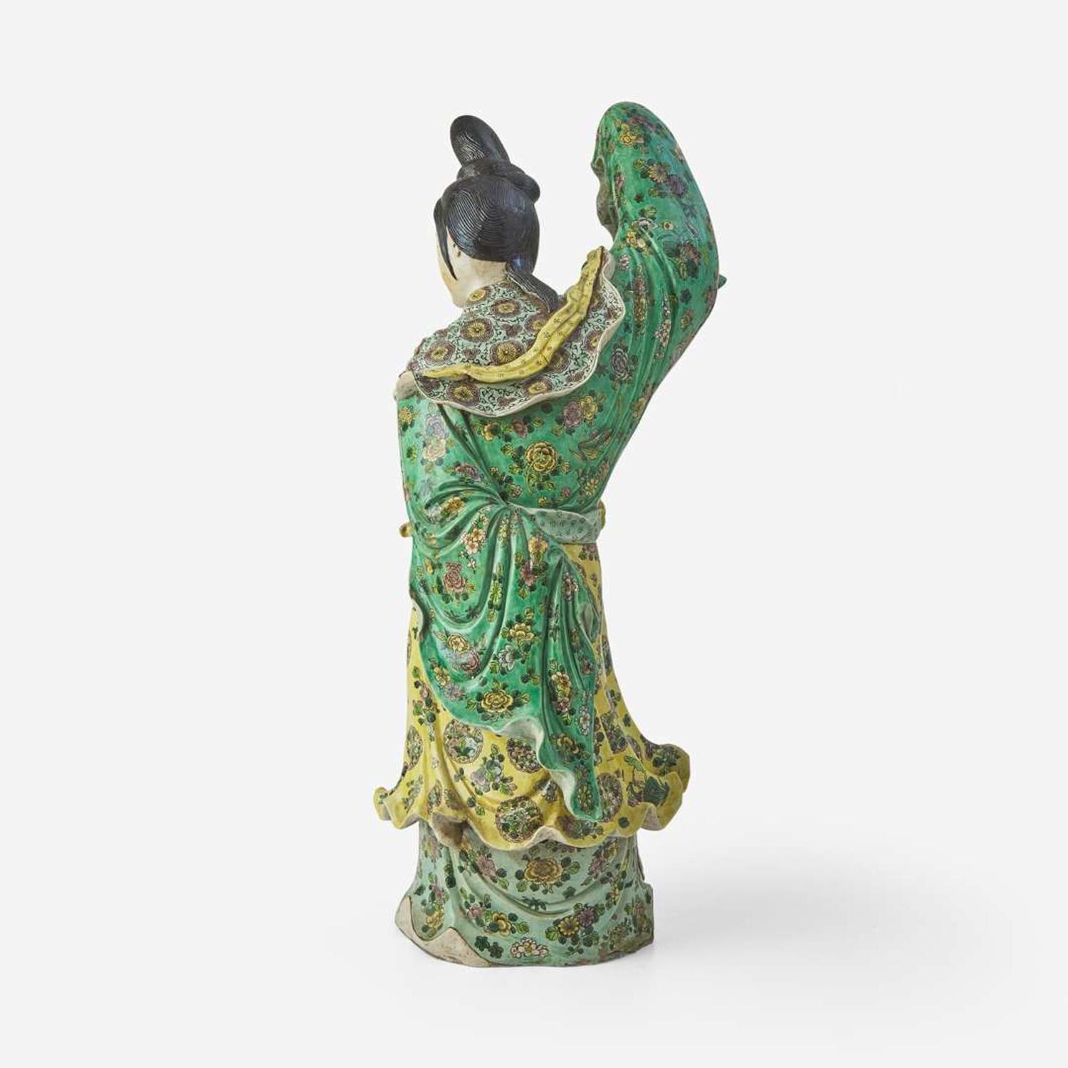 A large Chinese famille verte-decorated porcelain figure of a dancing meiren 素三彩大瓷塑美人 Late 19th to early 20th century ???????????
