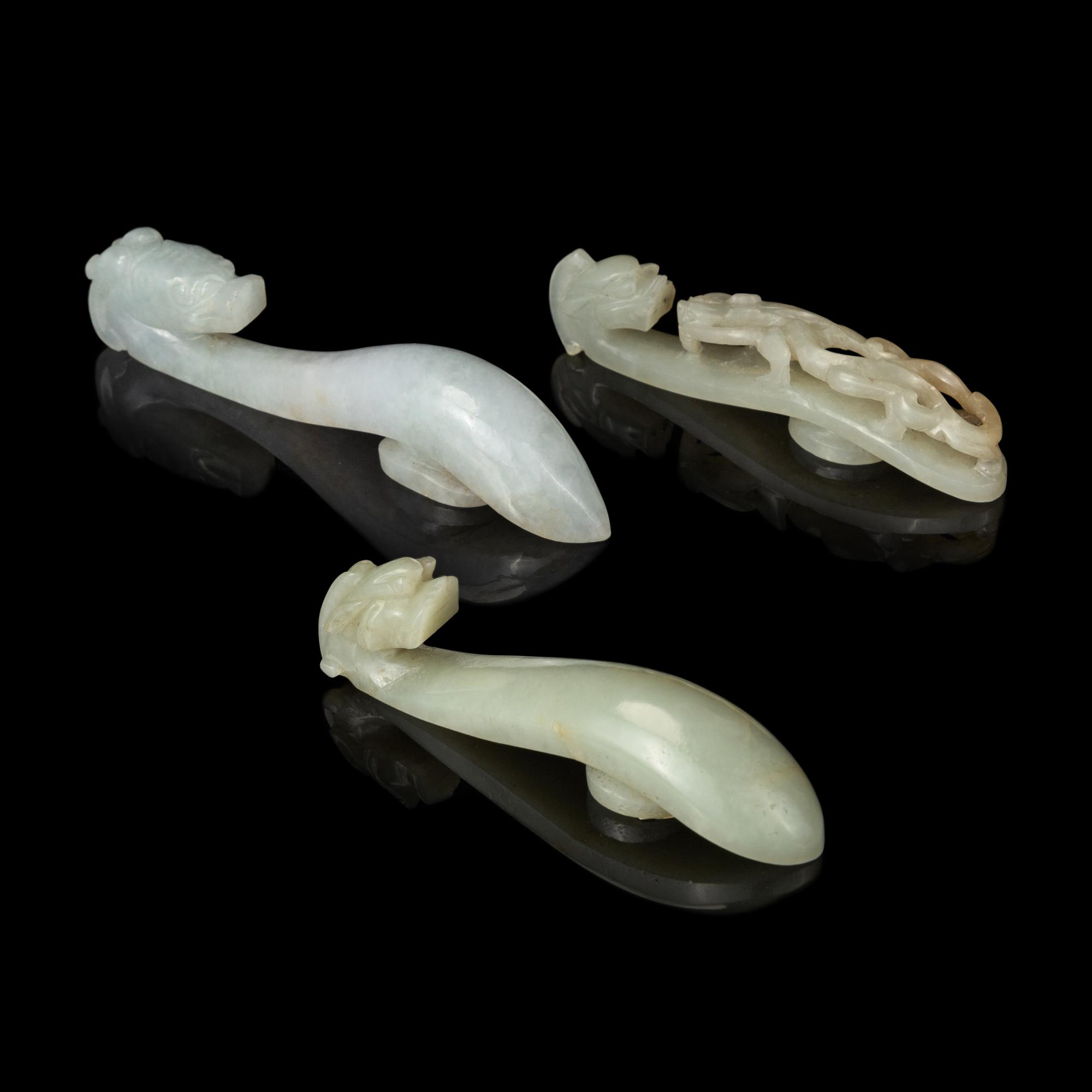 Three Chinese Jade 'Dragon' Belt Hooks, Daigou, Late 19th-20th Century 晚清-民國 玉帶鈎三枚
