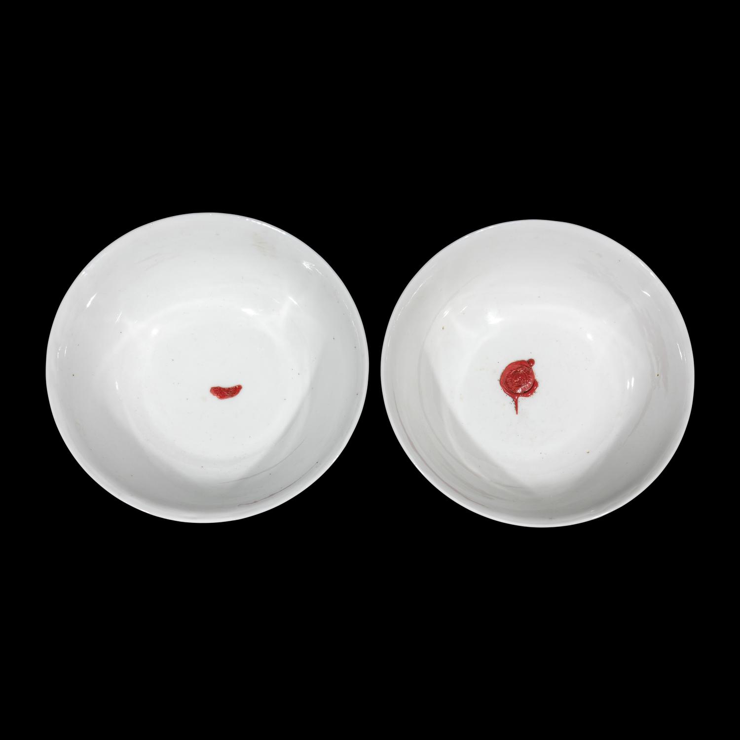 A Pair of Chinese Famille Rose Porcelain 'Balsam Pear' Bowls, Late Qing/Republic Period 晚清/民國 粉彩荔枝紋碗 大清光緒年製款