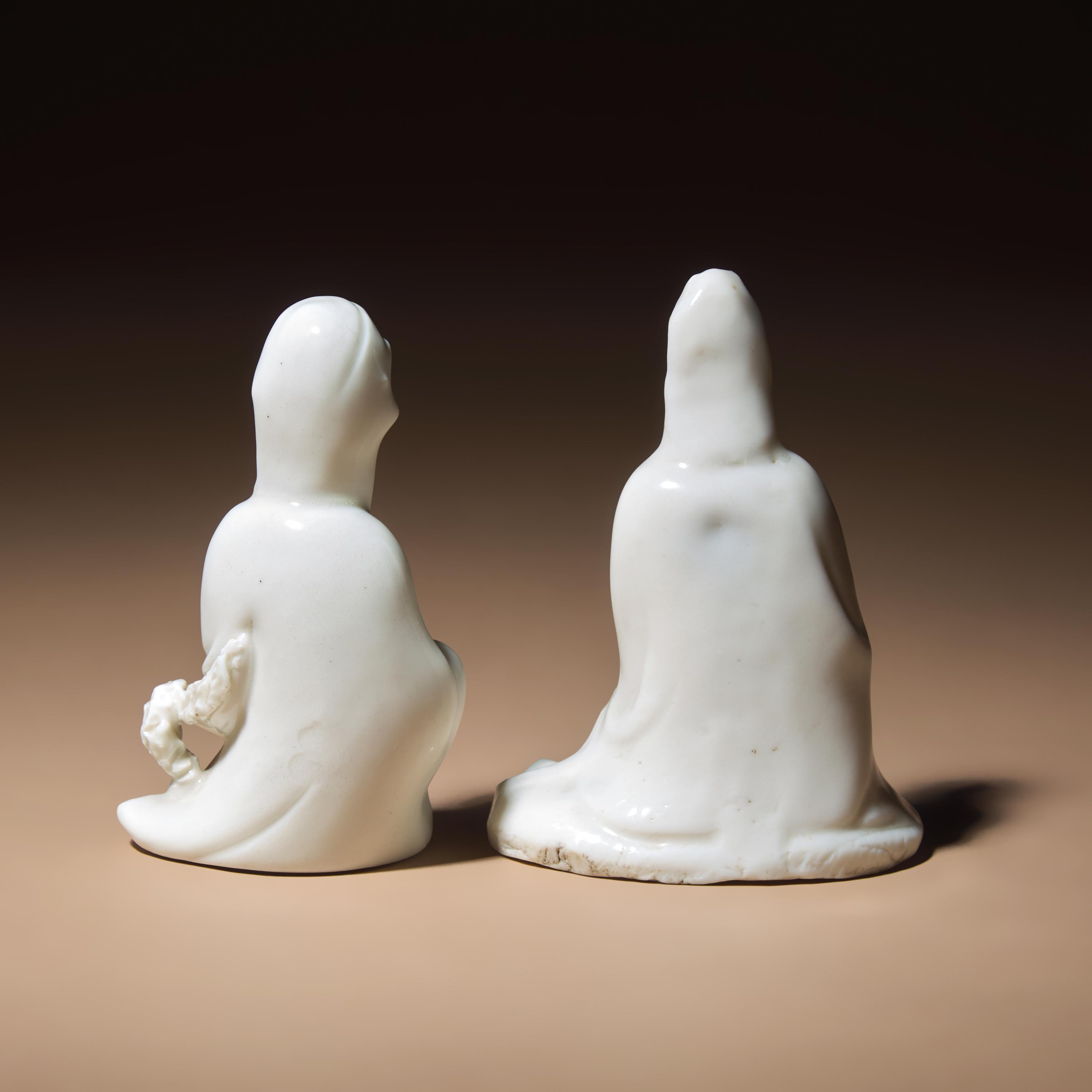 Two Small Chinese Blanc-de-Chine Porcelain Seated Figures of Guanyin, Qing Dynasty and Later — 清及以後 德化白瓷觀音小像兩尊