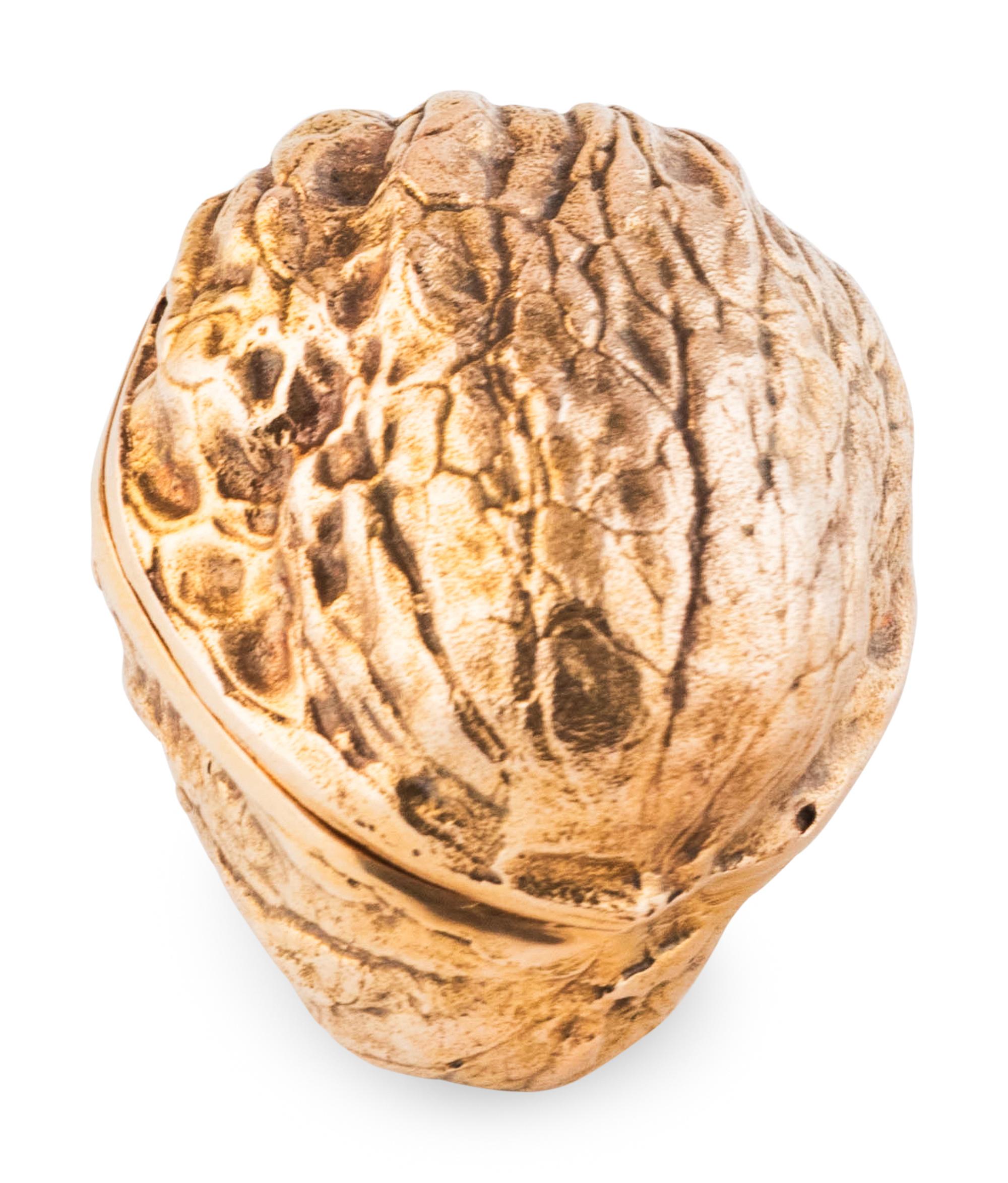 A Fabergé Gold Walnut-Form Snuff Box