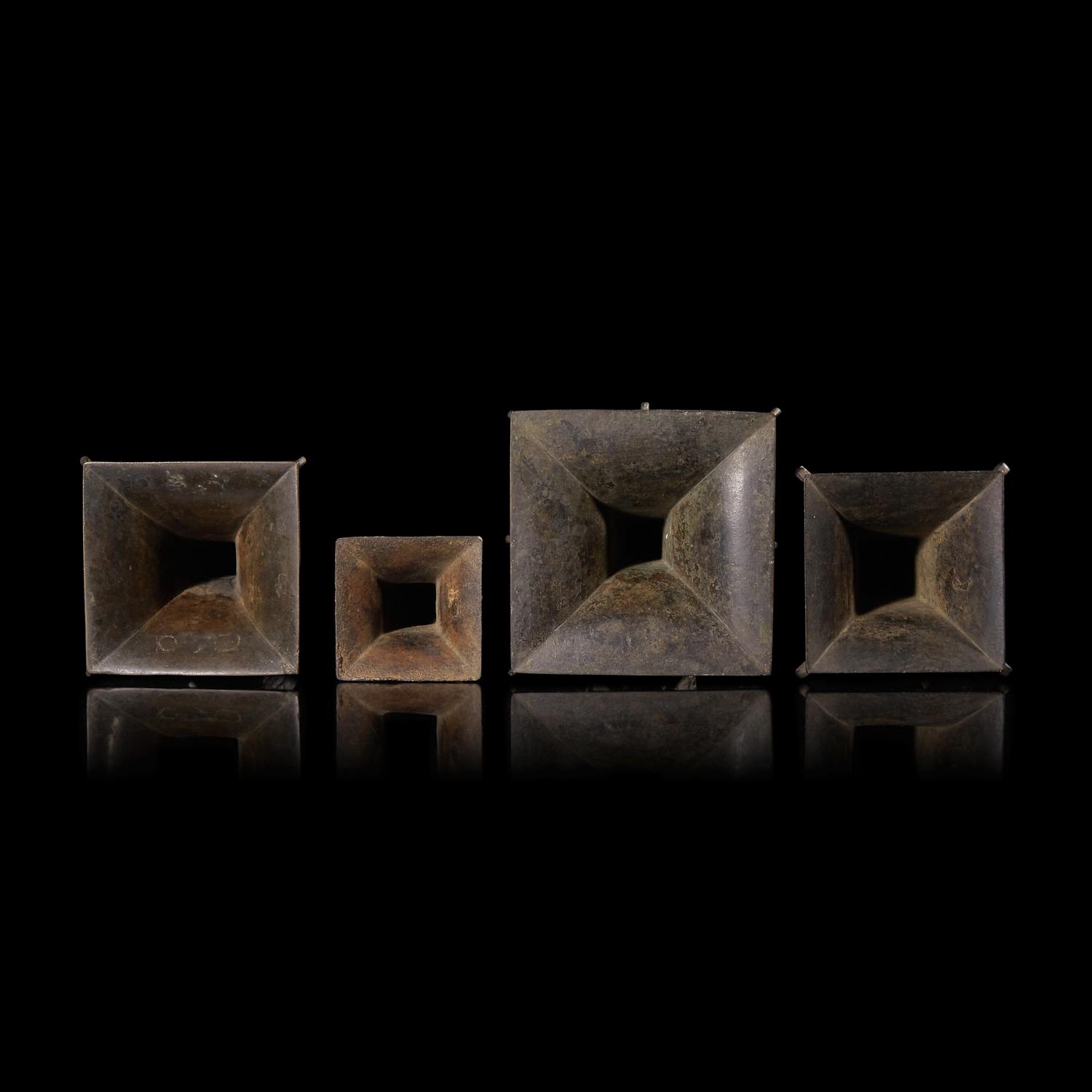 Four Chinese Archaistic Patinated Bronze Vases, Gu, Late Ming to Qing Dynasty 晚明-清 仿古銅花觚四件