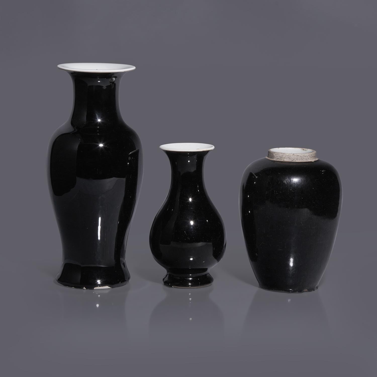 Three Chinese Mirror Black Glazed Porcelain Vases, 19th Century 清晚期 黑釉賞瓶一組三件
