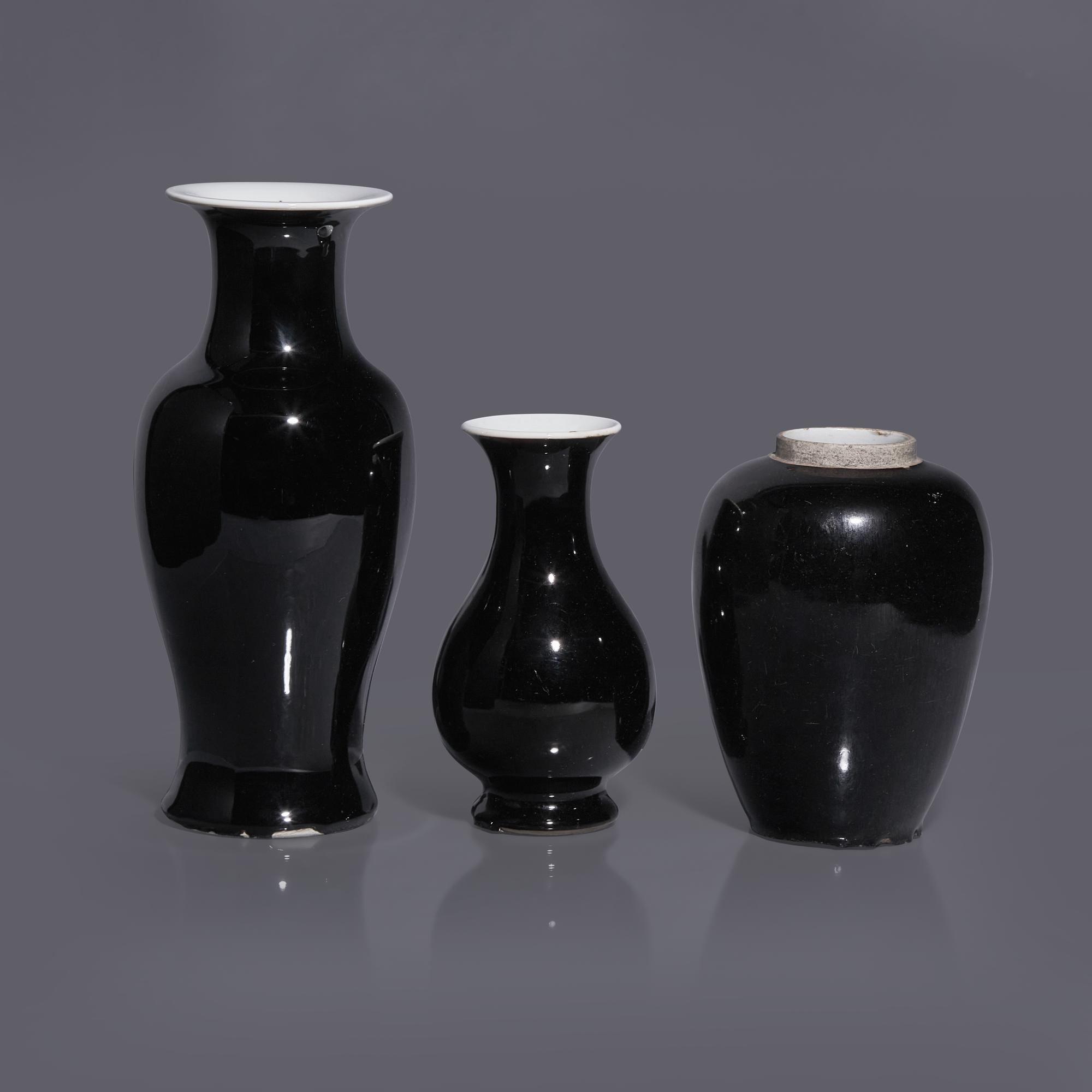 Three Chinese Mirror Black Glazed Porcelain Vases, 19th Century 清晚期 黑釉賞瓶一組三件