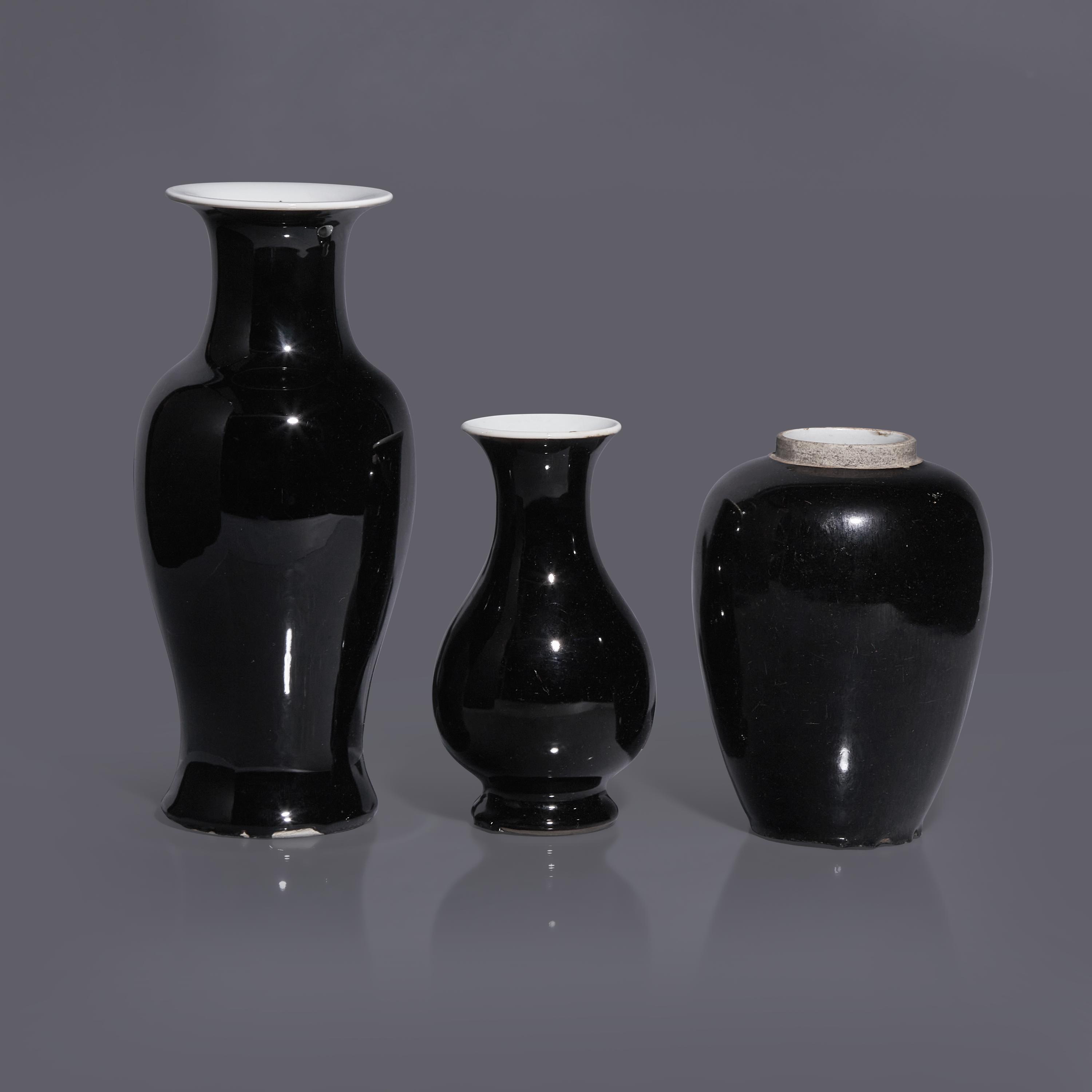 Three Chinese Mirror Black Glazed Porcelain Vases, 19th Century 清晚期 黑釉賞瓶一組三件