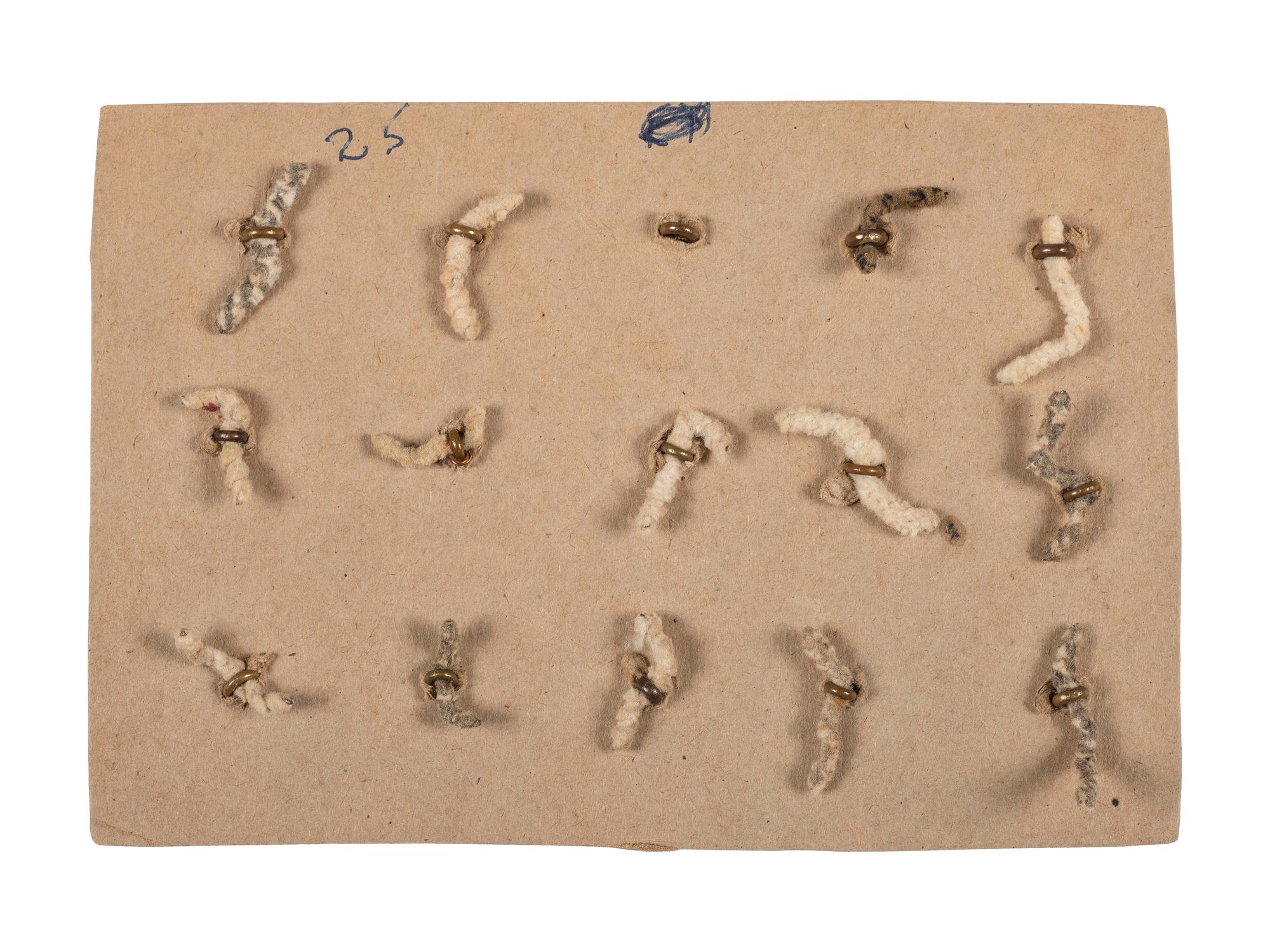 A group of 15 Civil War and post-Civil War buttons, comprising: