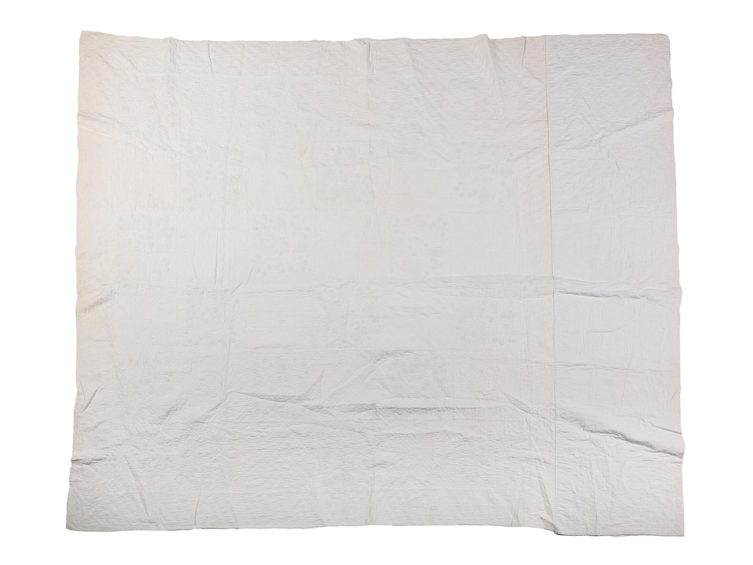 A Cherry Blossom Pattern Pieced Cotton Quilt