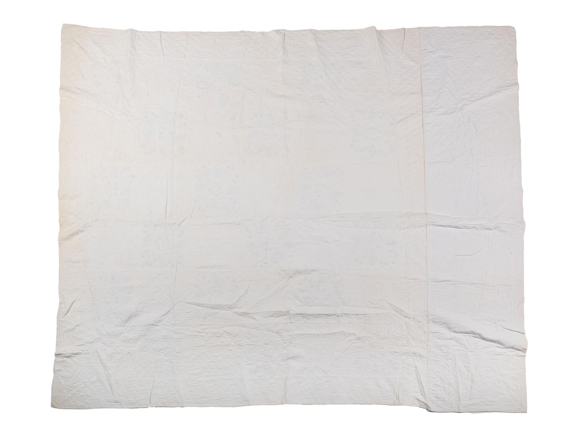 A Cherry Blossom Pattern Pieced Cotton Quilt