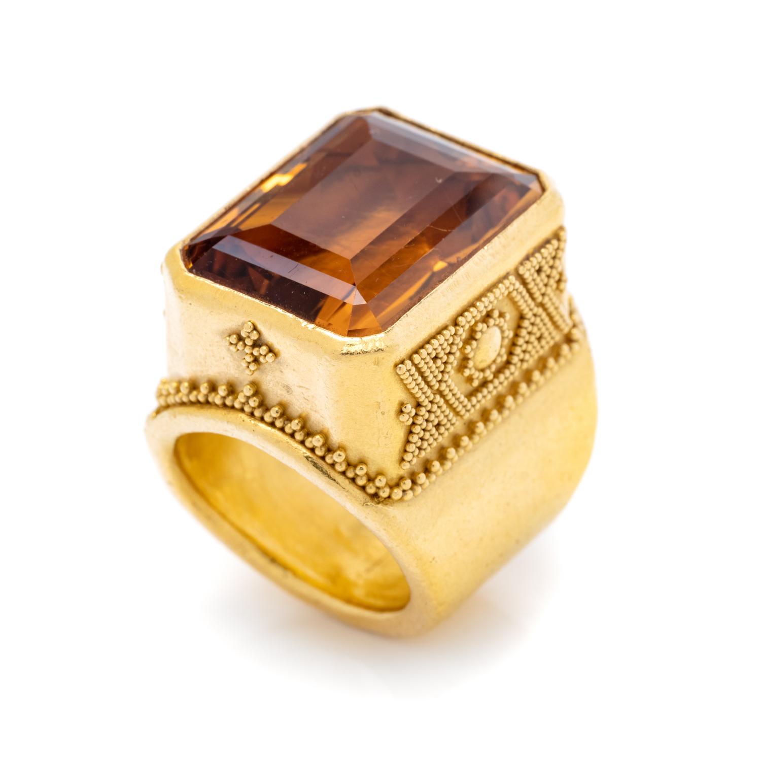 YELLOW GOLD AND CITRINE RING