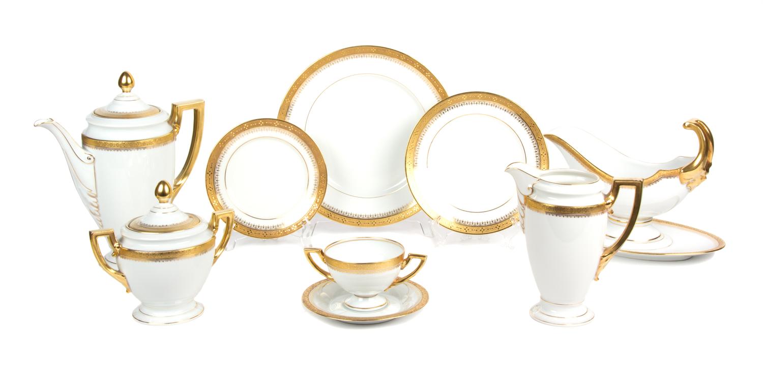 An Assembled Porcelain Dinner Service Diameter of dinner plate 9 3/4 inches.