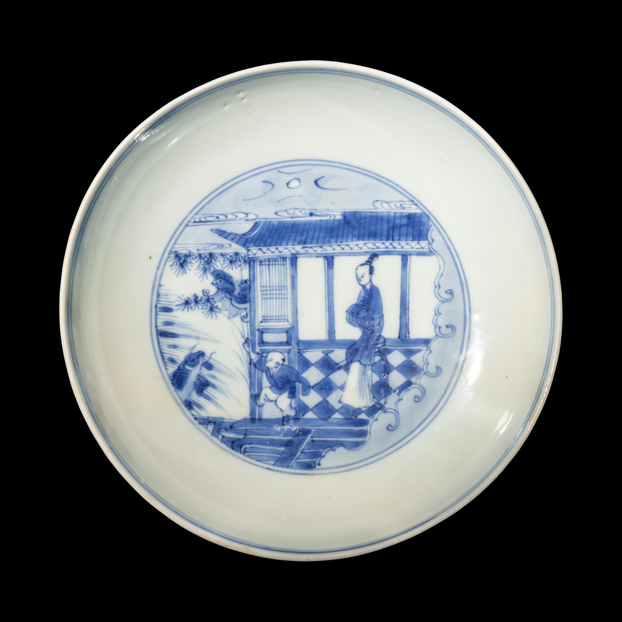 A Chinese Blue and White Porcelain Plate, Yongzheng Period 清雍正 青花仕女圖賞盤