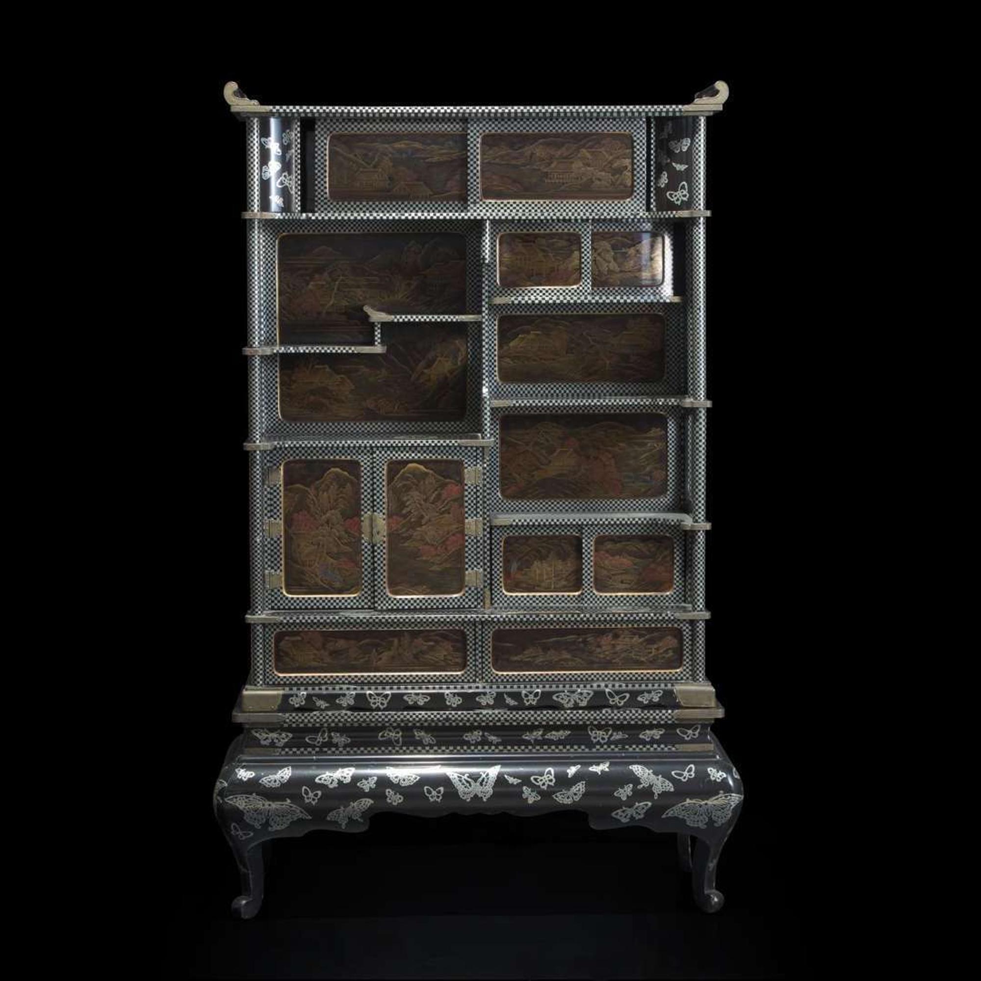 A Japanese lacquer display cabinet, Shodana 日本漆器立柜 First half 20th Century ???????