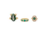 A COLLECTION OF YELLOW GOLD, DIAMOND, AND GREEN GEMSTONE JEWELRY