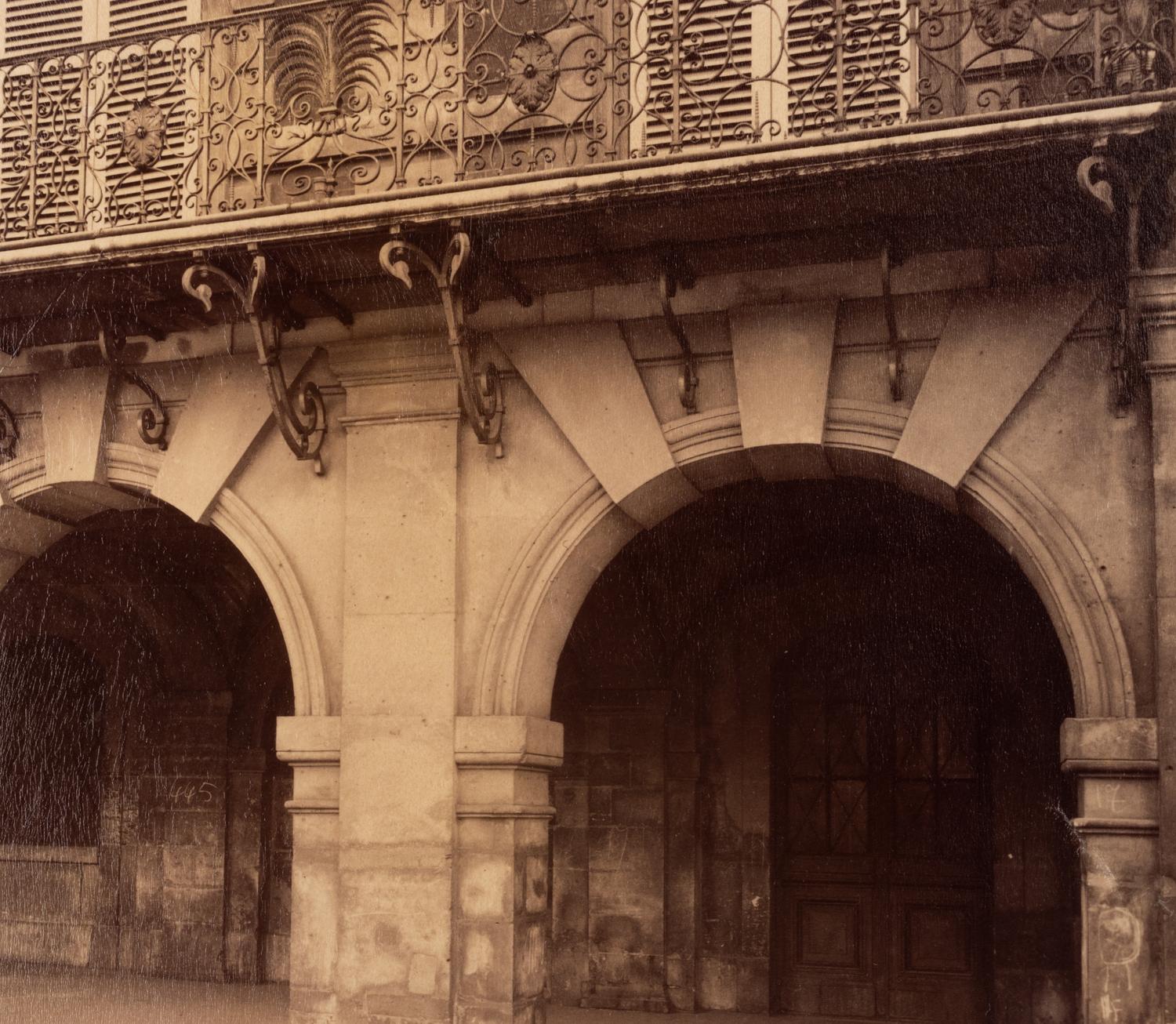 A group of four photographs ( Hôtel de Mainville, place des Vosges 12 , 1911-1912; Hôtel de Canhillac, place des Vosges 14 , 1911-1912; Hôtel de Nevers, 18 rue Seguier , 1908; Hôtel Beauffremont, rue de Grenelle 87 , 1901)