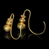 A Pair of Chinese Gold 'Double-Gourd' Earrings, Erhuan, Ming Dynasty 明 金葫蘆耳環一對