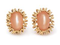 TIFFANY & CO., YELLOW GOLD AND ORANGE CAT'S EYE MOONSTONE EARCLIPS