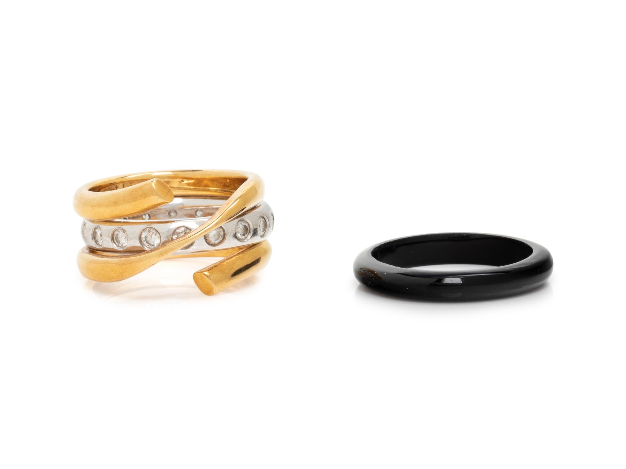 CONVERTIBLE BICOLOR GOLD, DIAMOND AND ONYX RING