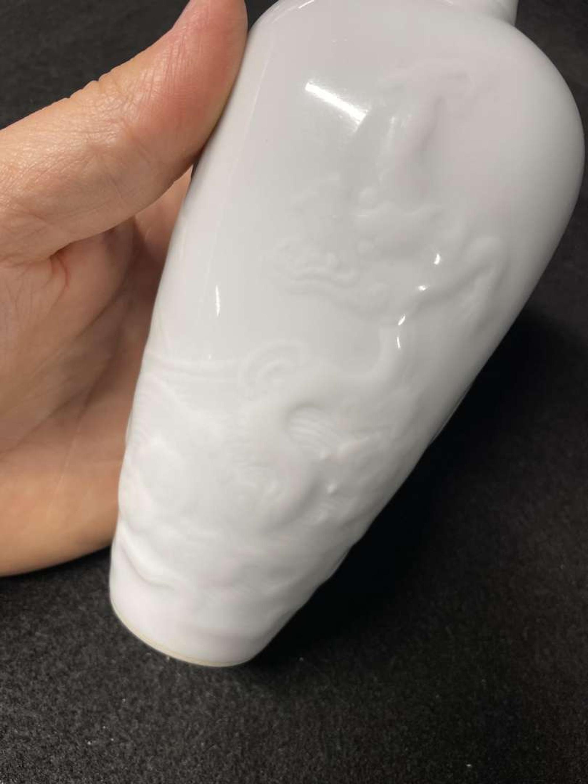 A Chinese amphora-shaped "Dragon" vase 龙纹双耳瓶 Kangxi mark, but later ??? ????