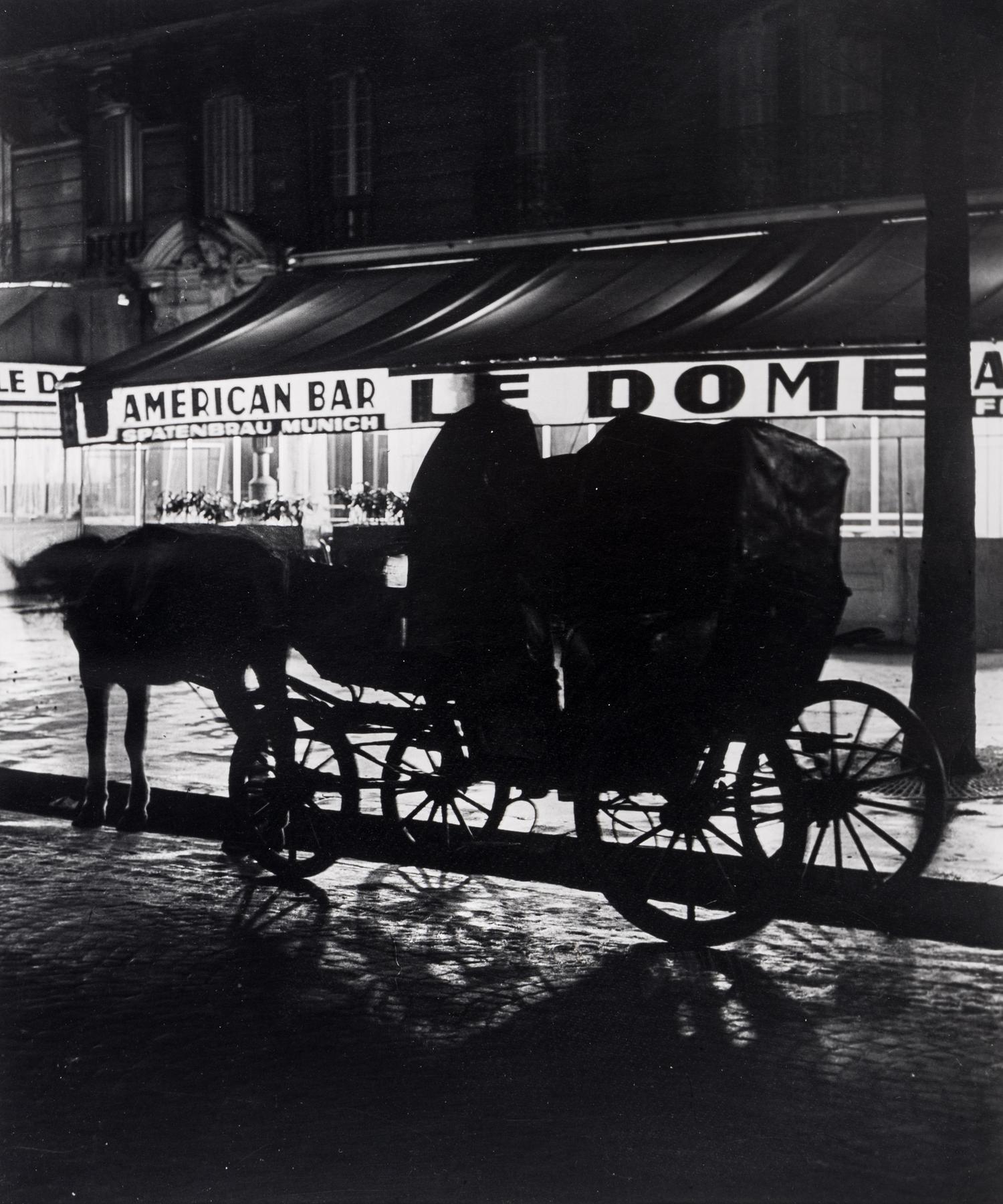 Brassaï (1899-1984) Un Fiacre devant Café du Dôme, Montparnasse, 1931-1932