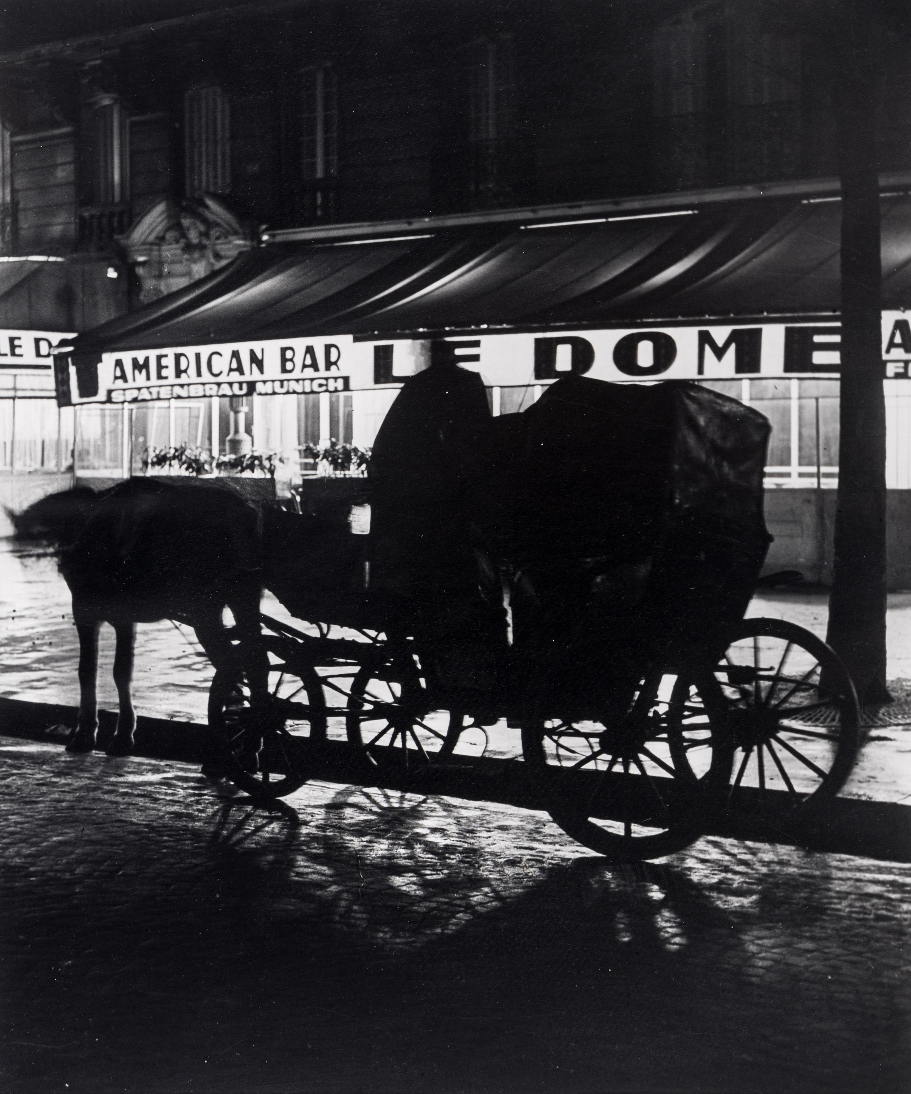 Brassaï (1899-1984) Un Fiacre devant Café du Dôme, Montparnasse, 1931-1932