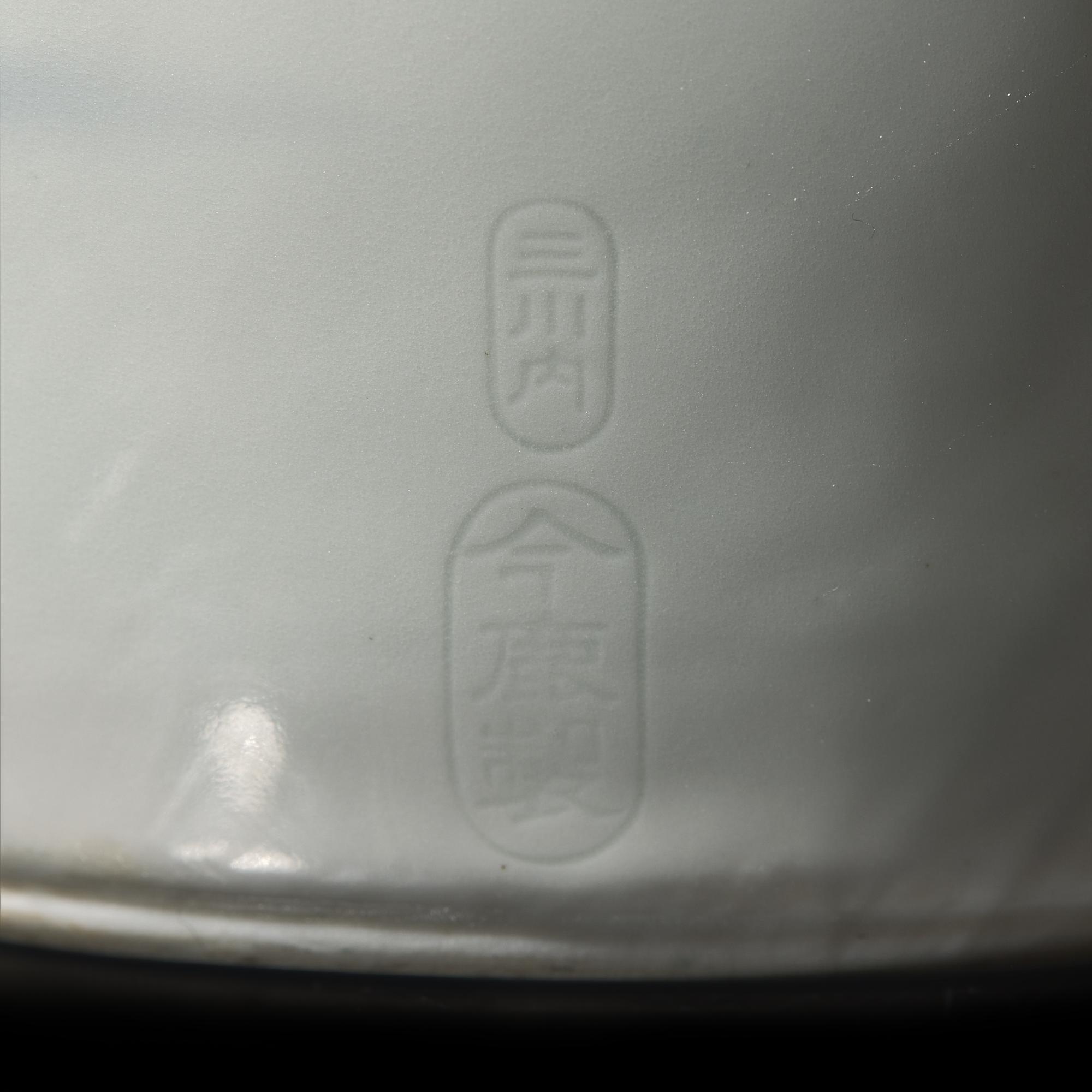 A Japanese Hirado Blue and White Porcelain Reticulated Double-Walled 'Koi and Flowers' Vase, Meiji/Taisho Period 日本明治/大正時期 平戶燒青花鯉魚圖賞瓶