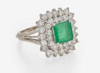 An 18K White Gold, Emerald, and Diamond Ring