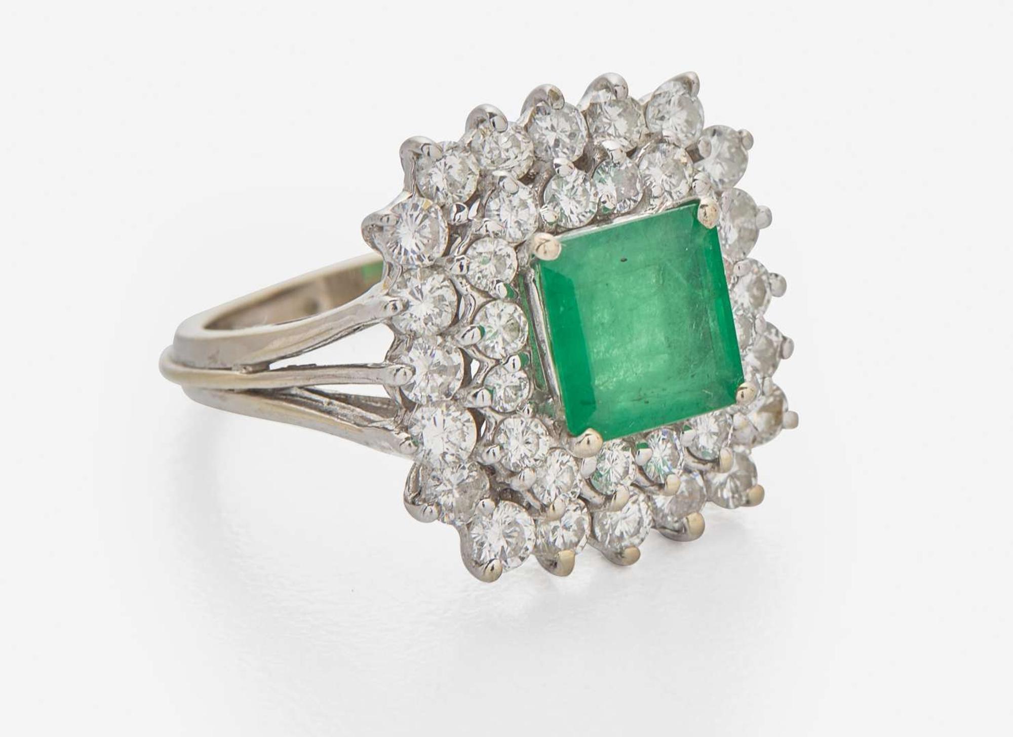 An 18K White Gold, Emerald, and Diamond Ring
