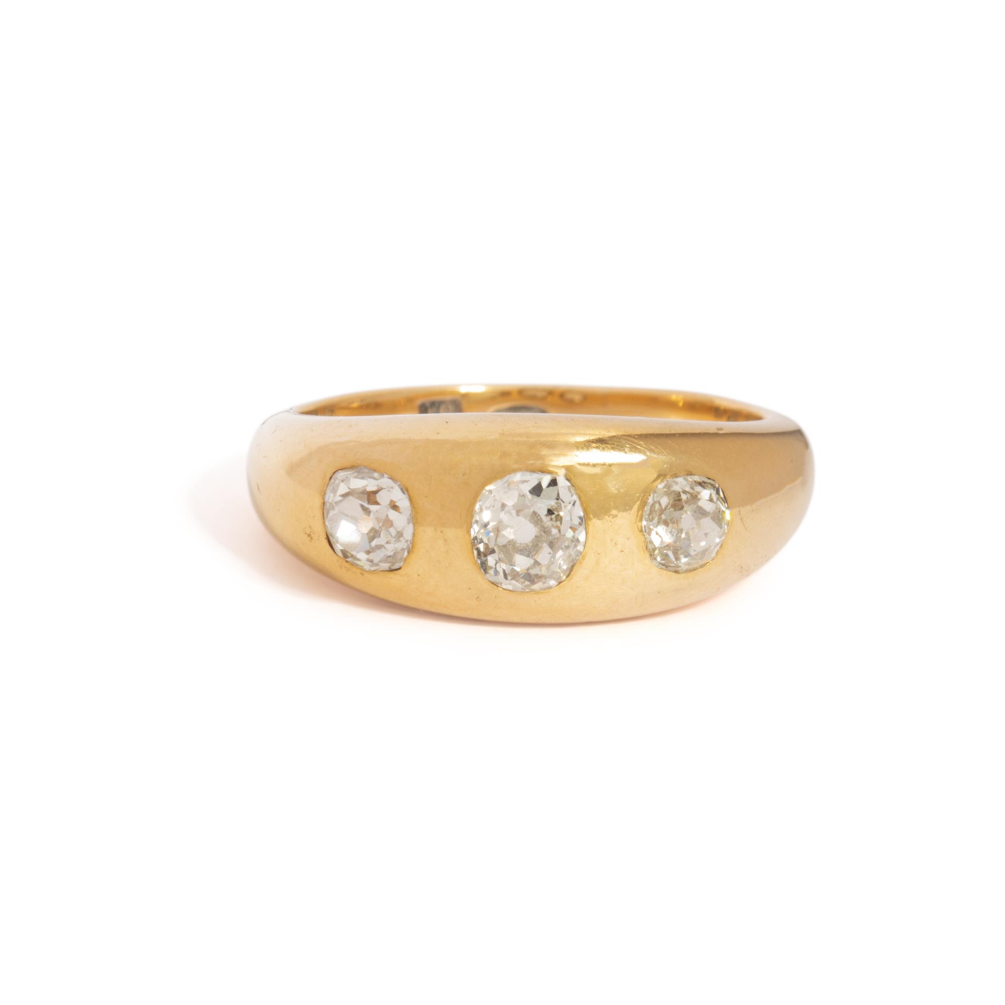 YELLOW GOLD AND DIAMOND RING