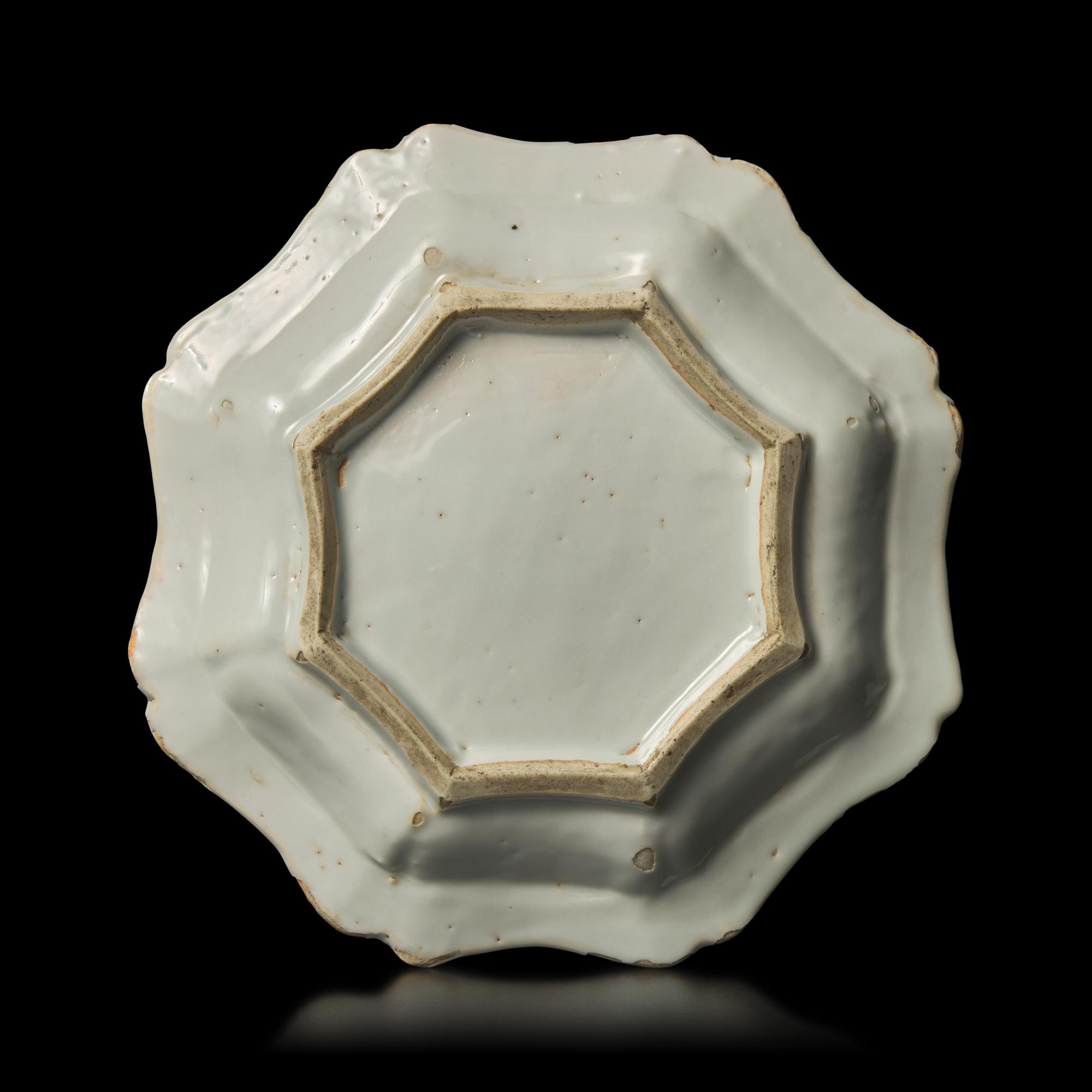 A Matched Set of Ten Chinese Lobed Ko-Sometsuke Dishes for the Japanese Market, 17th Century 十七世紀 古染付青花葵口碟一套十件