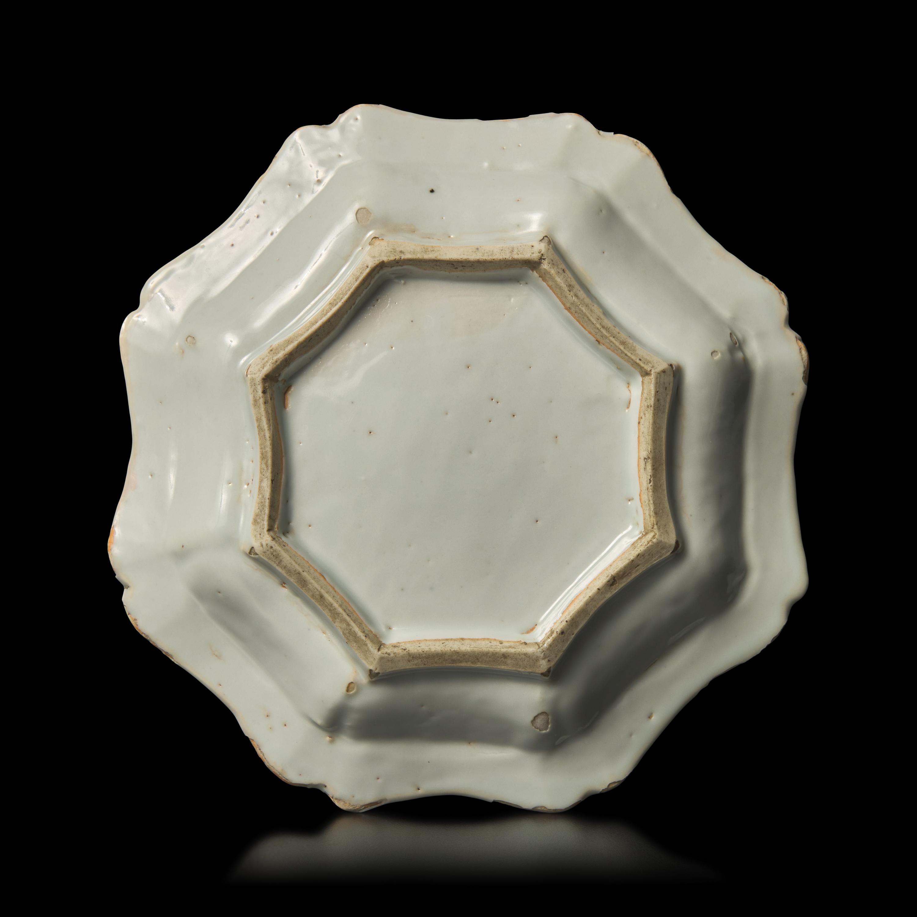 A Matched Set of Ten Chinese Lobed Ko-Sometsuke Dishes for the Japanese Market, 17th Century 十七世紀 古染付青花葵口碟一套十件