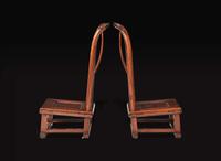 A pair of elm low chairs 榆木矮凳一對