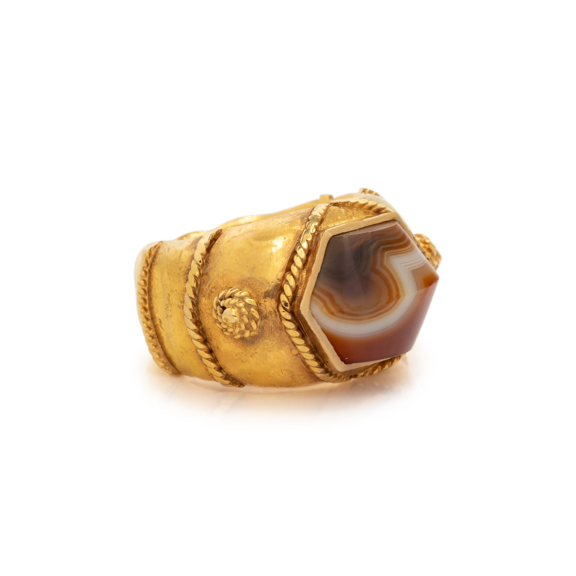 YELLOW GOLD AND BANDED AGATE RING