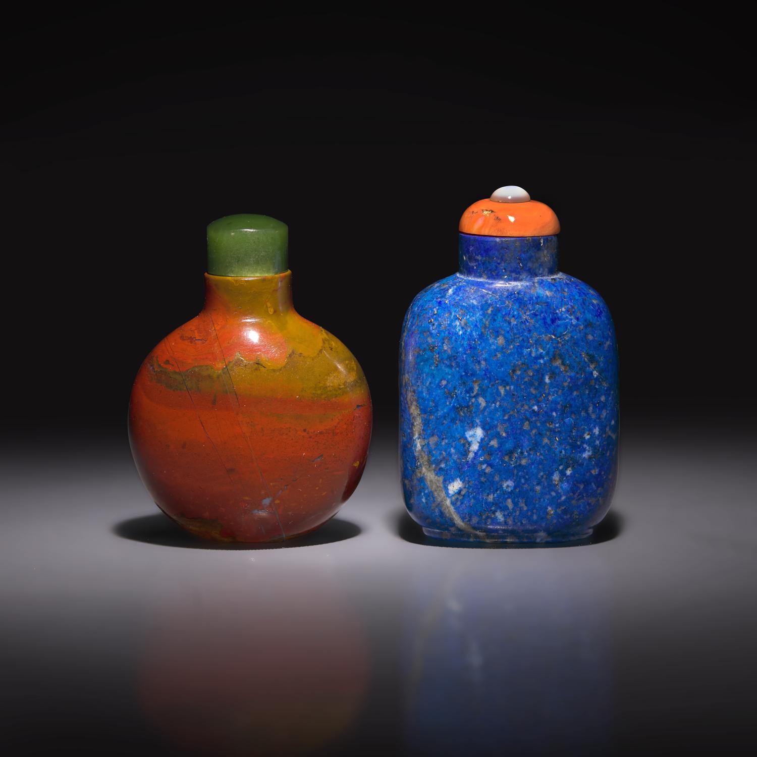 A Chinese Jasper and a Lapis Lazuli Snuff Bottle, 19th Century — 清晚期 碧玉、青金石鼻烟壺各一