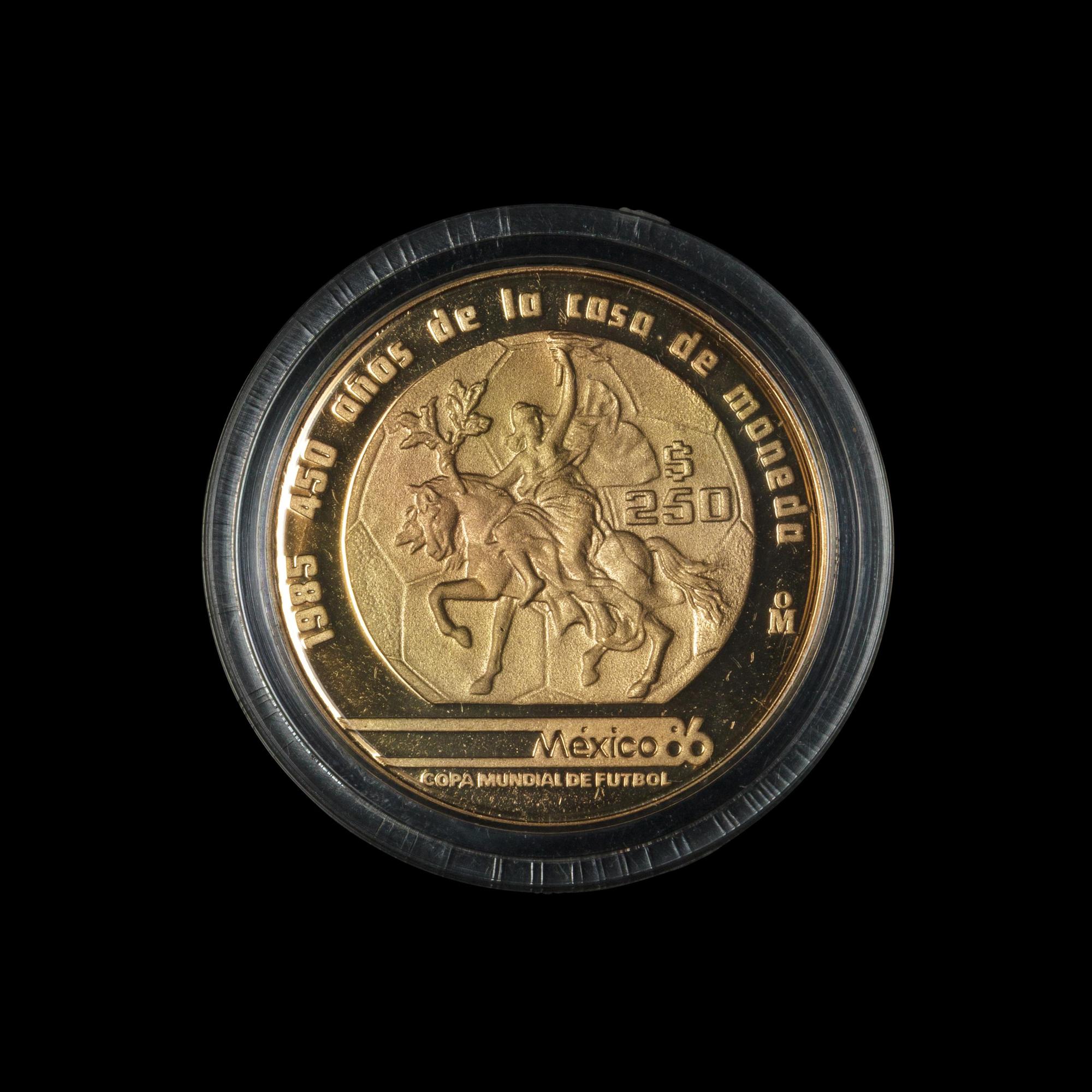 [MEXICO] A 1986 World Cup Commemorative 250 Peso Gold Proof