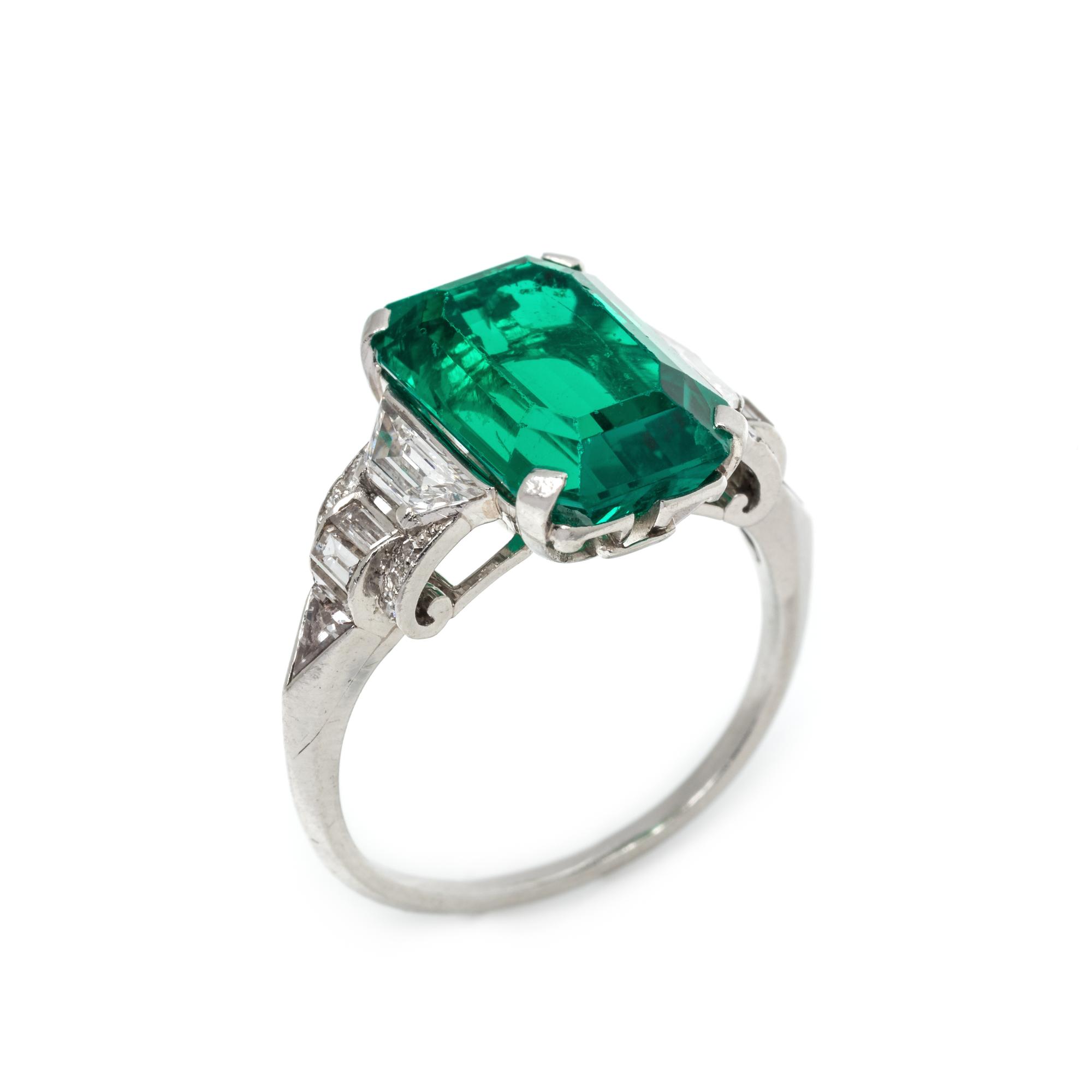 ART DECO, COLOMBIAN EMERALD AND DIAMOND RING