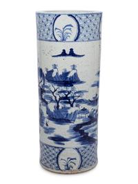 A Chinese Export Blue and White Porcelain Umbrella Stand
