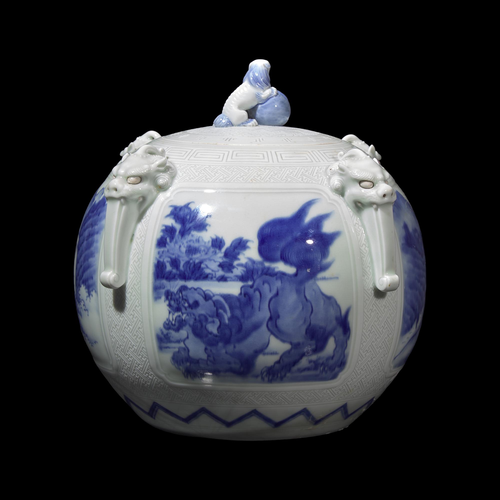 A Japanese Hirado Blue and White Porcelain Globular Jar and Cover, Meiji Period 日本明治時代 平戶燒青花山水圖蓋罐