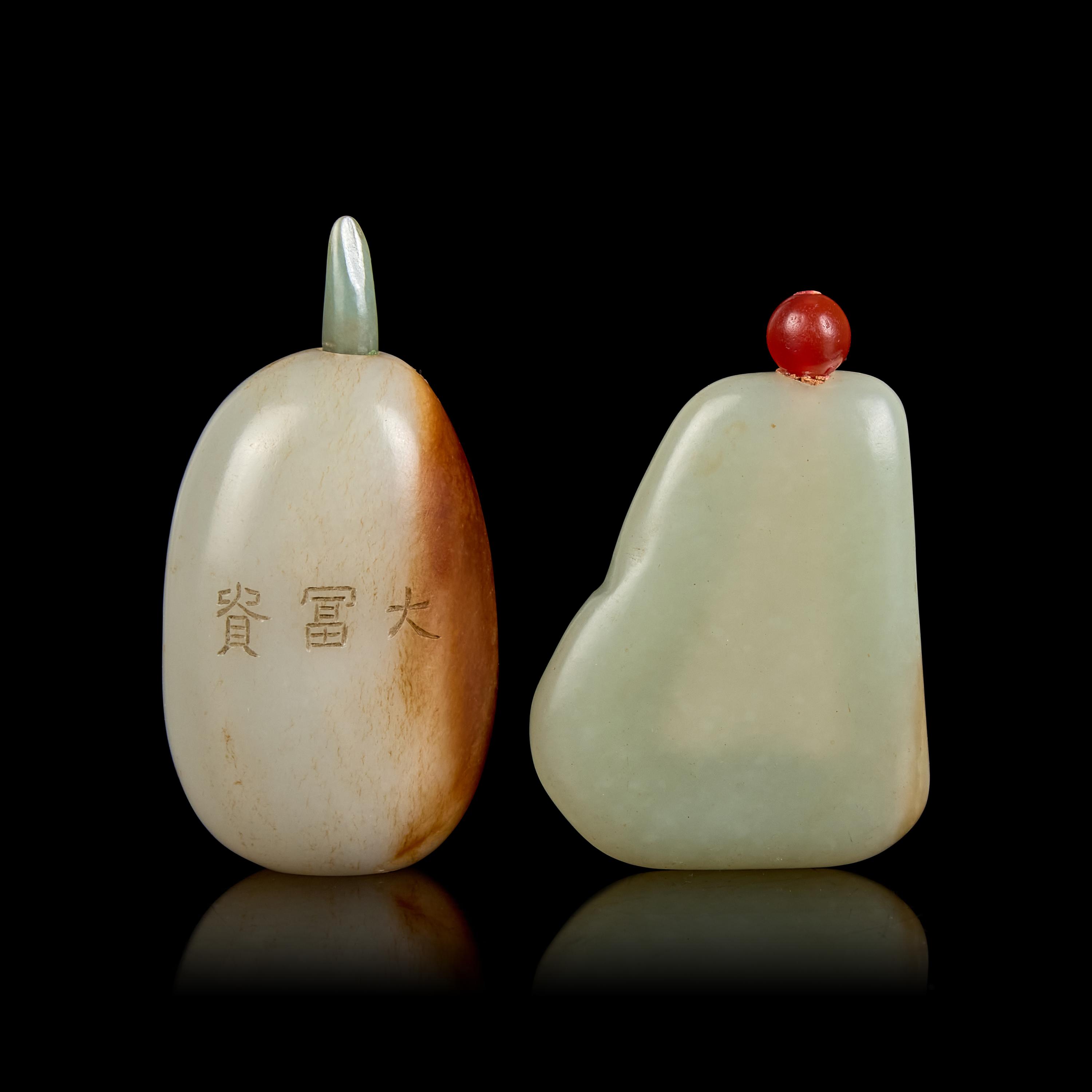 Two Chinese Russet and White Pebble-Form Jade Snuff Bottles 白玉留皮籽料鼻烟壶两支