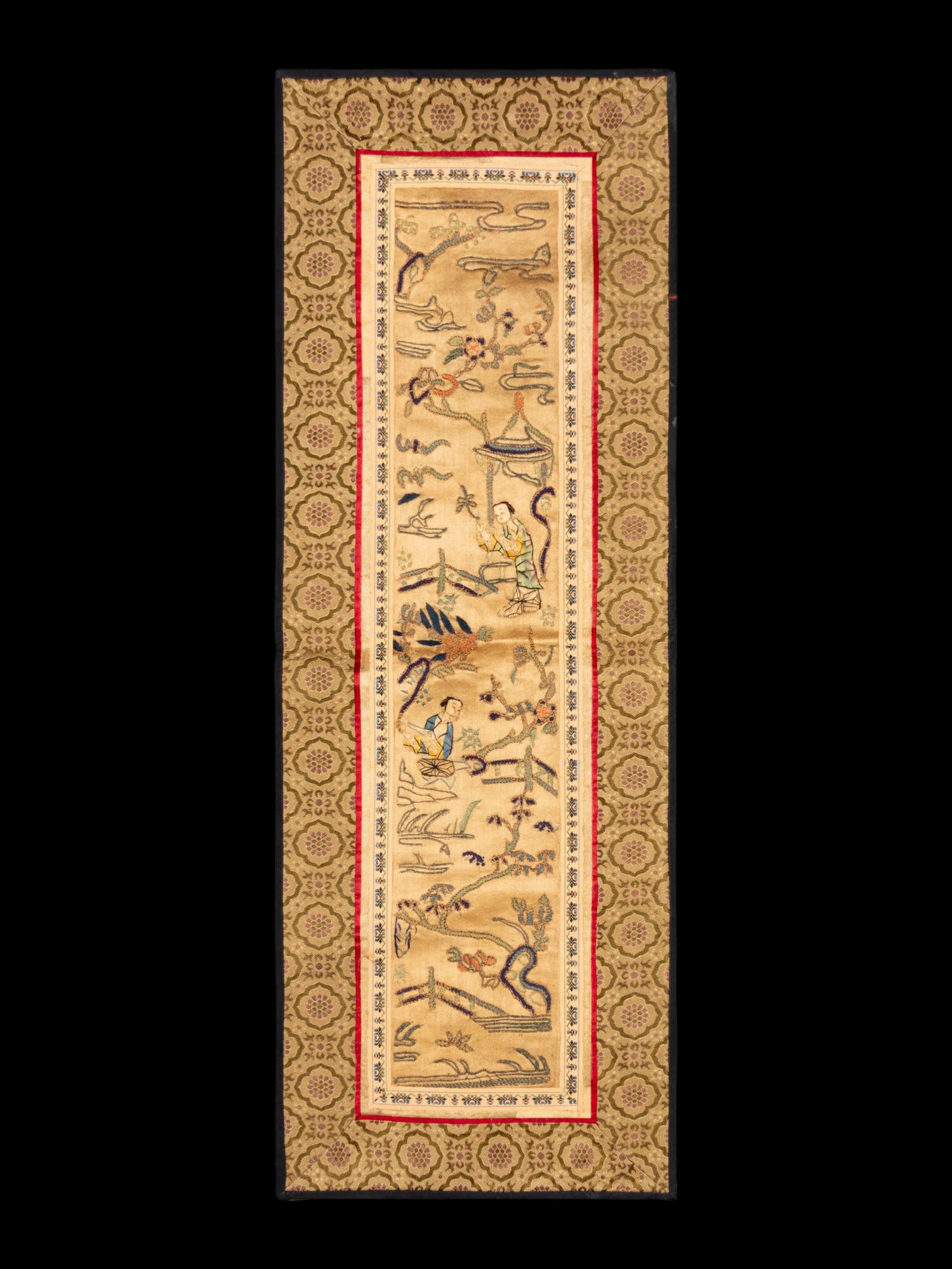A Collection of 33 Chinese Embroidered Silk Panels 近代 綉片33幅