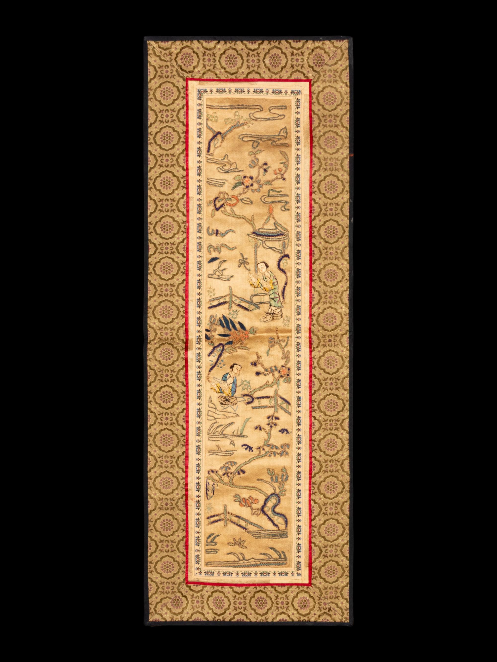 A Collection of 33 Chinese Embroidered Silk Panels 近代 綉片33幅