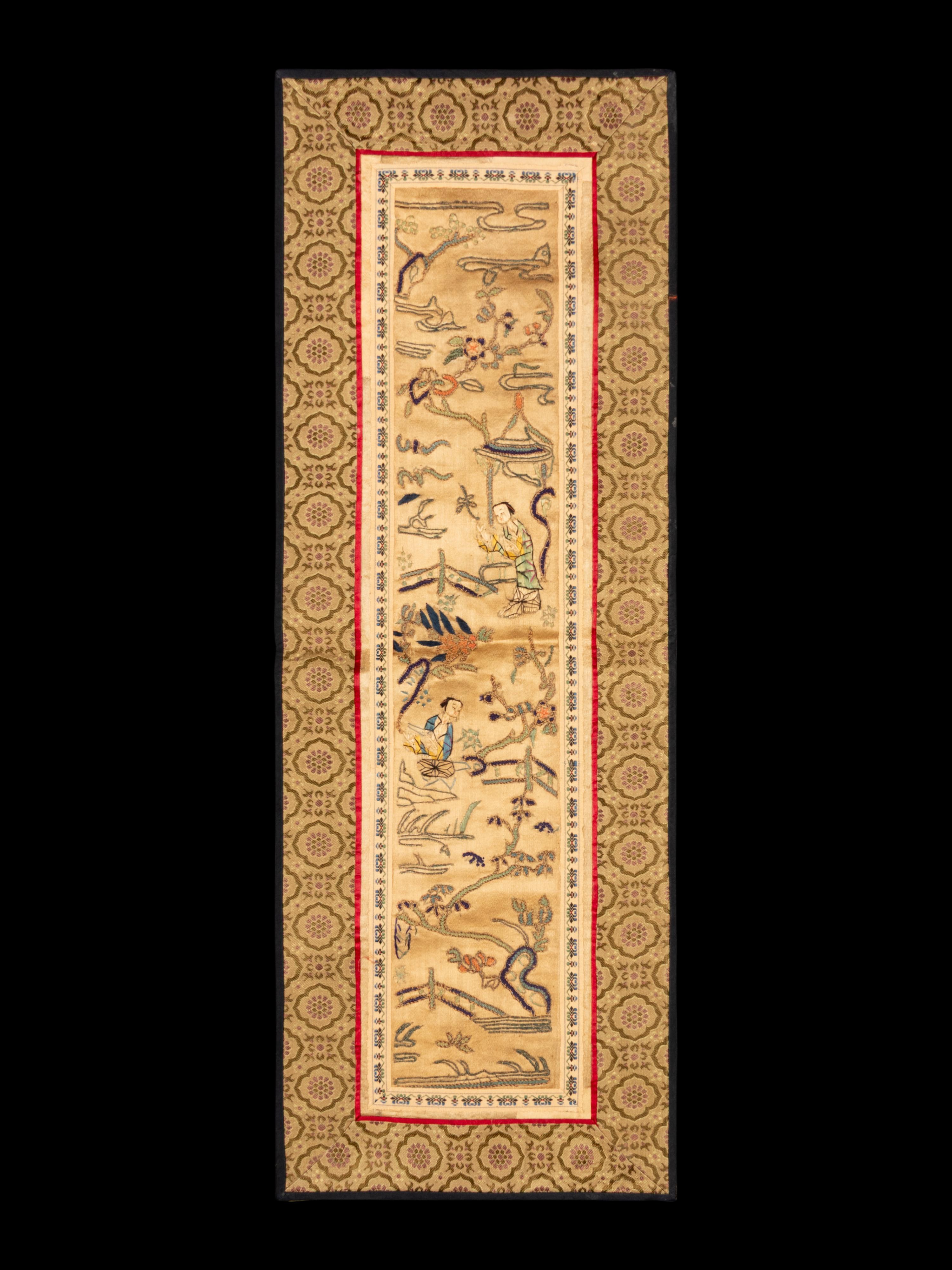 A Collection of 33 Chinese Embroidered Silk Panels 近代 綉片33幅