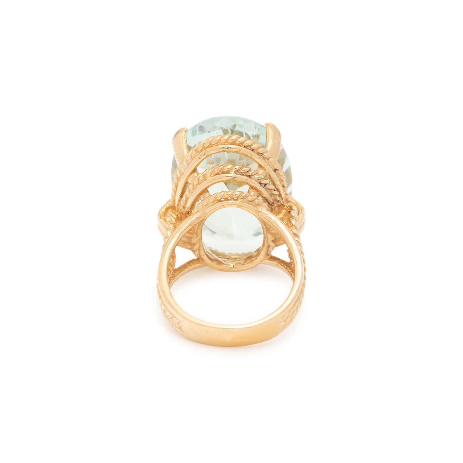 YELLOW GOLD AND AQUAMARINE RING