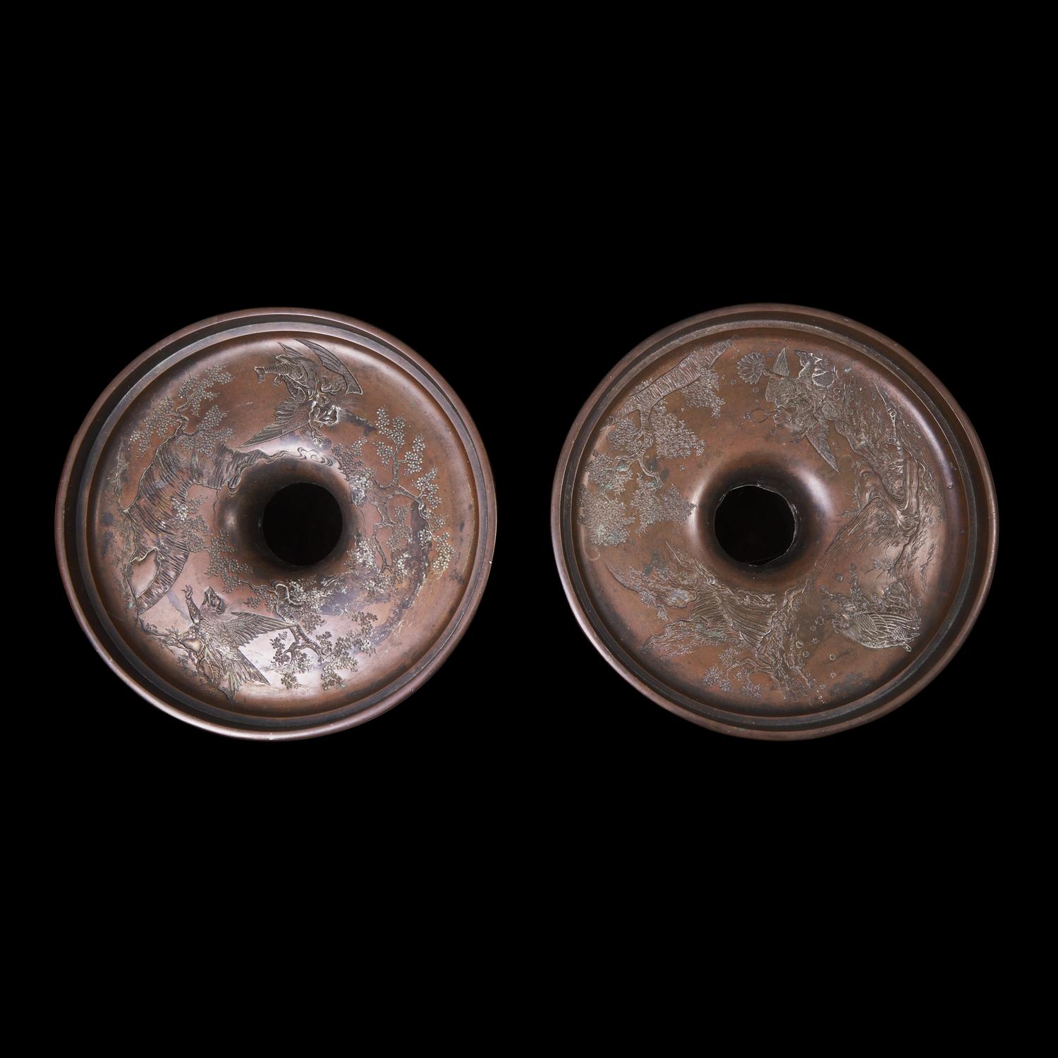 A Pair of Japanese Bronze Flower Vases, Meiji Period 日本明治時代 銅花樽一對