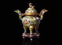 A Chinese cloisonne censer and cover with wood stand, Lao Tian Li, Late Qing to Republic period 景泰藍帶蓋香爐配底座 老天利製 晚清至民國