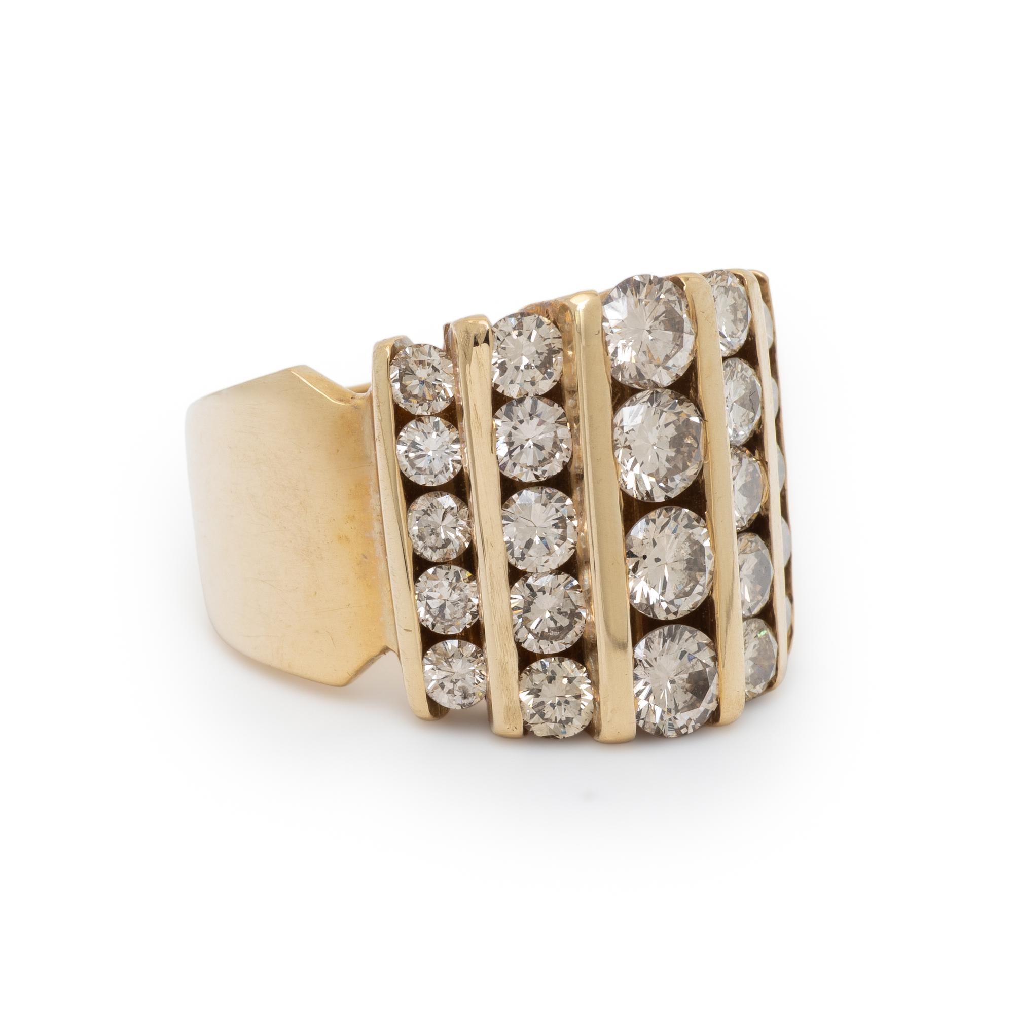 COLORED DIAMOND AND YELLOW GOLD RING