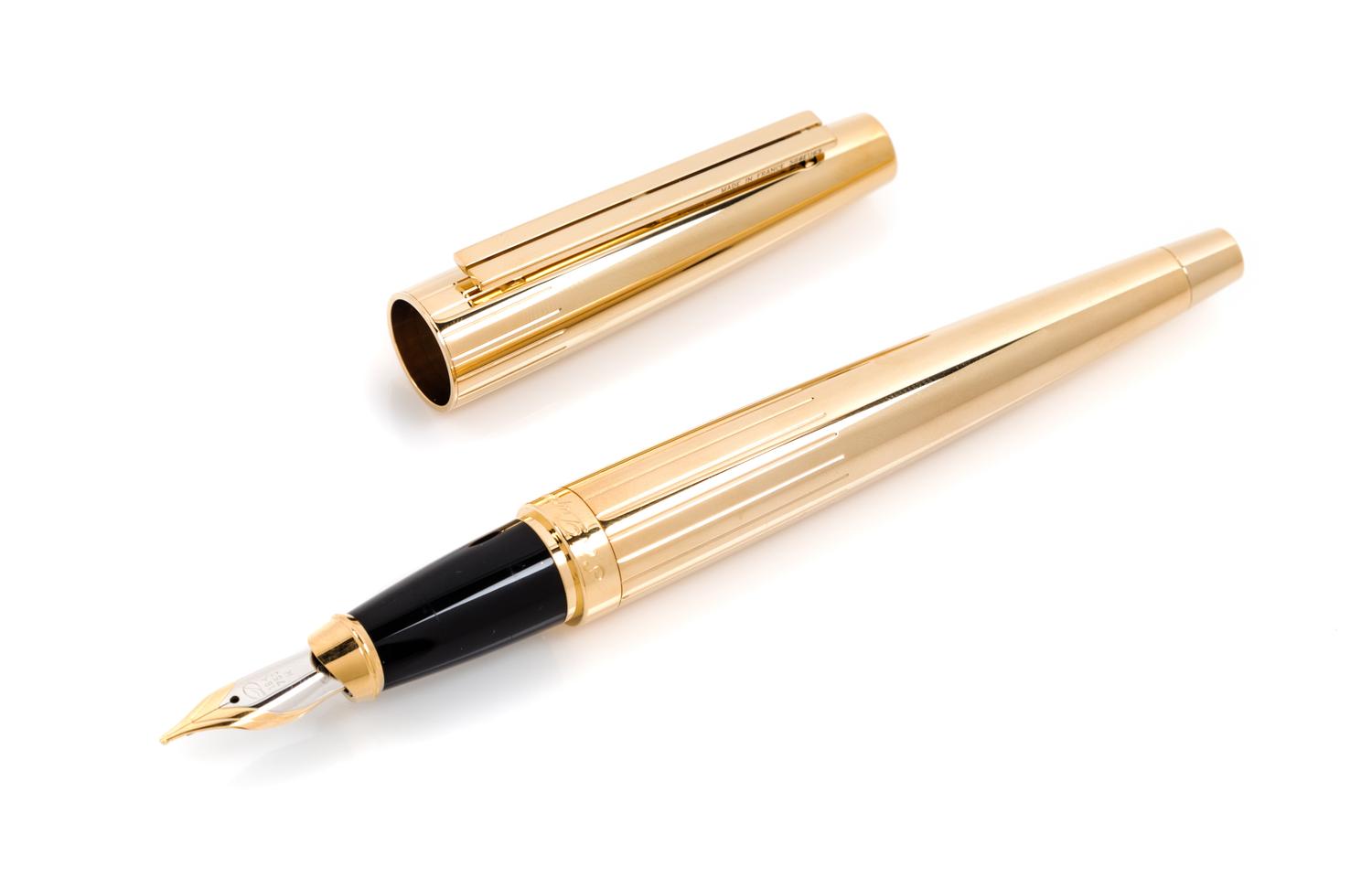 An S.T. Dupont Gold-Plated Ellipsis Fountain Pen