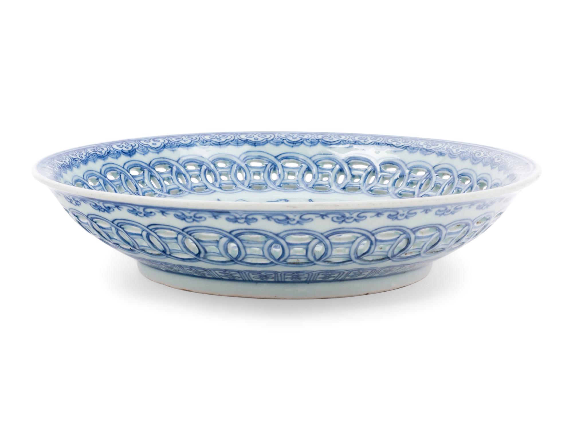 A Blue and White Chinese Export Porcelain Reticulated Plate